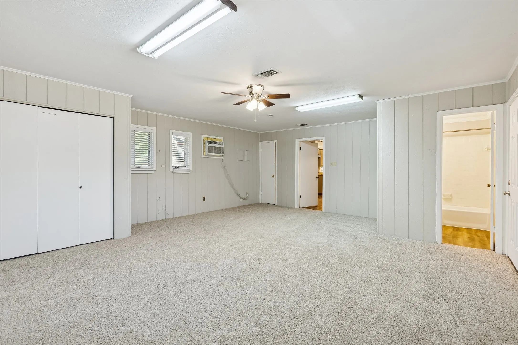 Single Family Residence For Sale in Dallas County , 1017 Denmark Street, Grand Prairie, Texas 75050, 4 Bedroom, 3 Bathroom, Garage spaces, 2,252 Sqft, built in 1970, Preowned, mls#21189598, Real Estate Agent in Grand Prairie, Homes For Sale in Dallas county, Homes For Sale in Grand Prairie, Realtor in Grand Prairie Texas, Real Estate Brokerage Independent Realty Texas, Luminita Cordes Realtor
