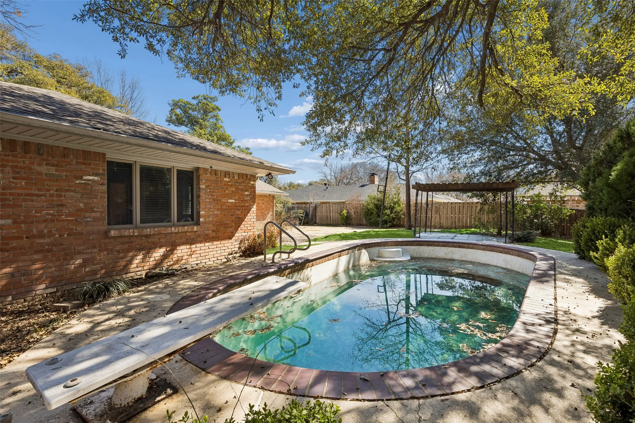 Single Family Residence For Sale in Dallas County , 1017 Denmark Street, Grand Prairie, Texas 75050, 4 Bedroom, 3 Bathroom, Garage spaces, 2,252 Sqft, built in 1970, Preowned, mls#21189598, Real Estate Agent in Grand Prairie, Homes For Sale in Dallas county, Homes For Sale in Grand Prairie, Realtor in Grand Prairie Texas, Real Estate Brokerage Independent Realty Texas, Luminita Cordes Realtor