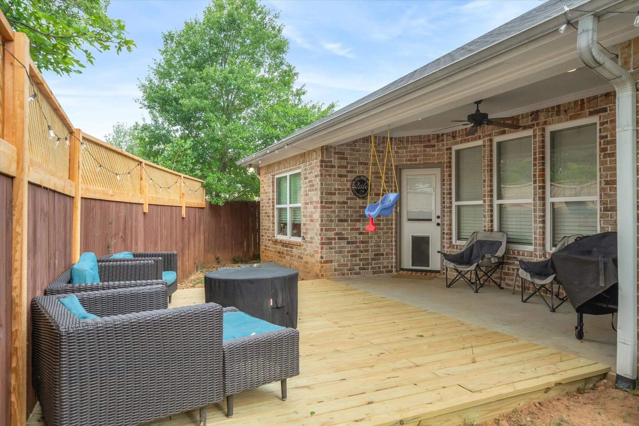 Single Family Residence For Sale in Smith County , 3123 Oak Bend, Tyler, Texas 75707, 4 Bedrooms, 2 Bathrooms, 2 Garage spaces, 1,760 Sqft, built in 2015, Price $320,000, mls#21189989, Real Estate Agent in Tyler, Homes For Sale in Smith county, Homes For Sale in Tyler, Realtor in Tyler Texas, Real Estate Brokerage Independent Realty Texas, Luminita Cordes Realtor