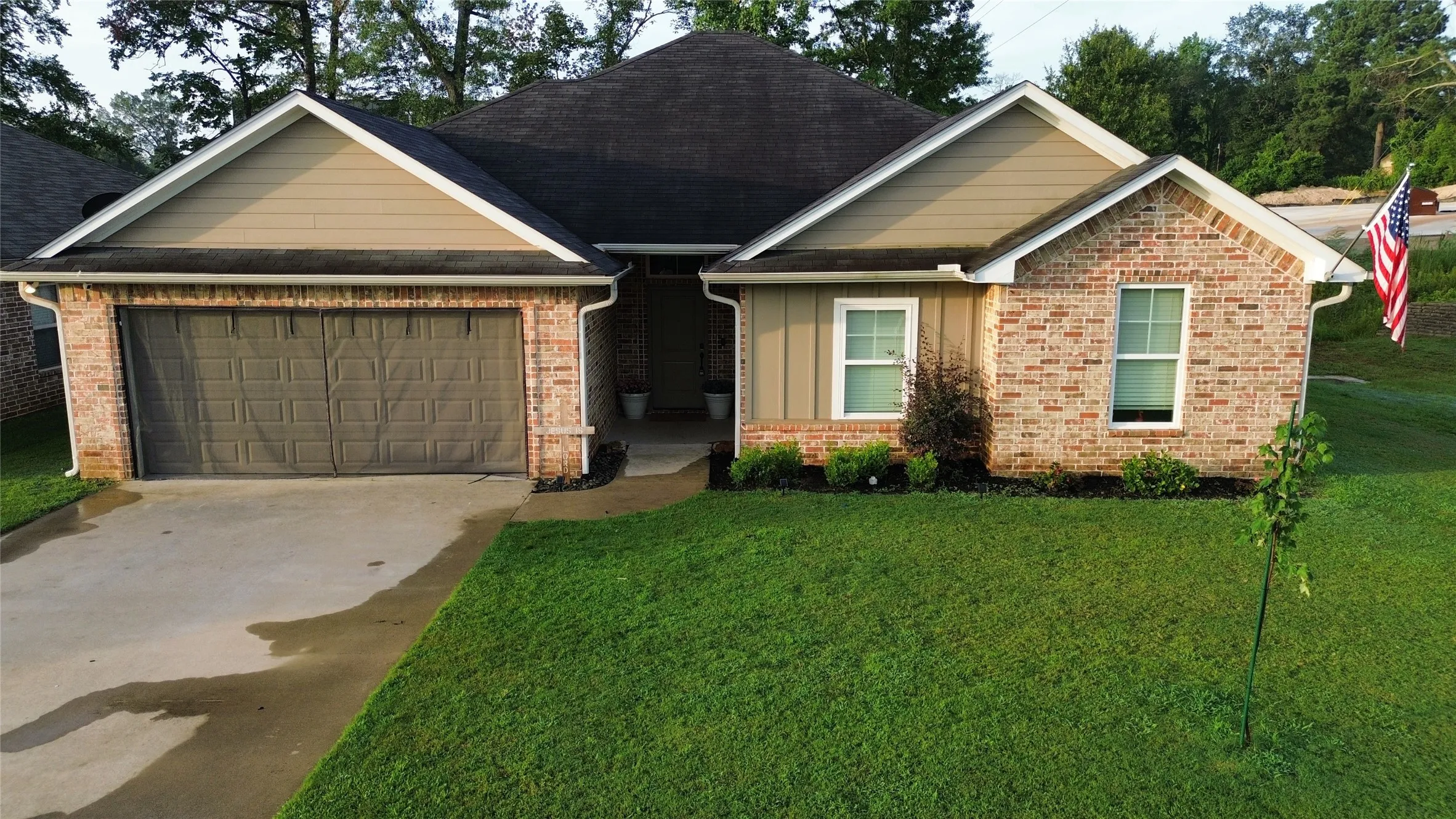 Single Family Residence For Sale in Smith County , 3123 Oak Bend, Tyler, Texas 75707, 4 Bedrooms, 2 Bathrooms, 2 Garage spaces, 1,760 Sqft, built in 2015, Price $320,000, mls#21189989, Real Estate Agent in Tyler, Homes For Sale in Smith county, Homes For Sale in Tyler, Realtor in Tyler Texas, Real Estate Brokerage Independent Realty Texas, Luminita Cordes Realtor