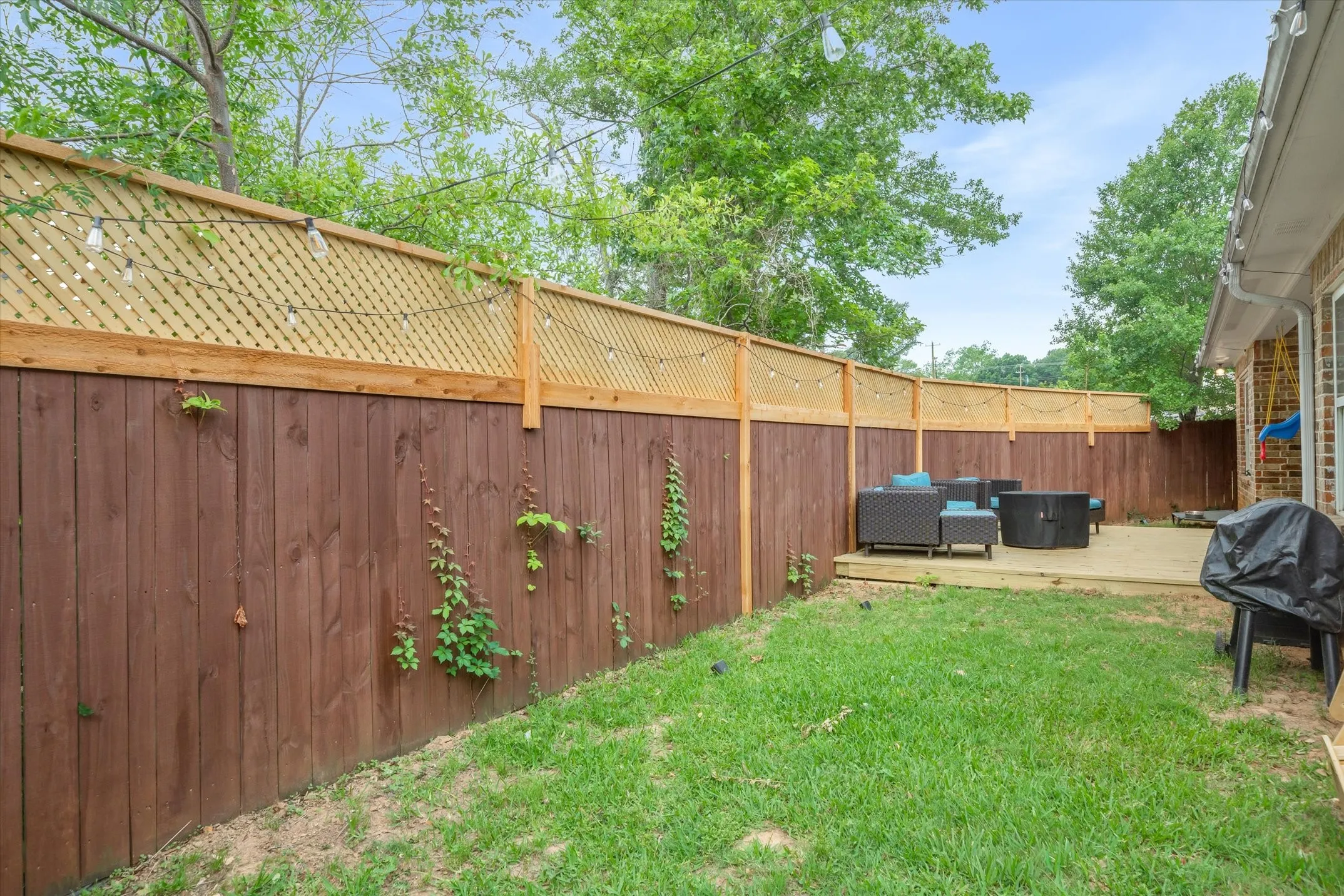 Single Family Residence For Sale in Smith County , 3123 Oak Bend, Tyler, Texas 75707, 4 Bedrooms, 2 Bathrooms, 2 Garage spaces, 1,760 Sqft, built in 2015, Price $320,000, mls#21189989, Real Estate Agent in Tyler, Homes For Sale in Smith county, Homes For Sale in Tyler, Realtor in Tyler Texas, Real Estate Brokerage Independent Realty Texas, Luminita Cordes Realtor