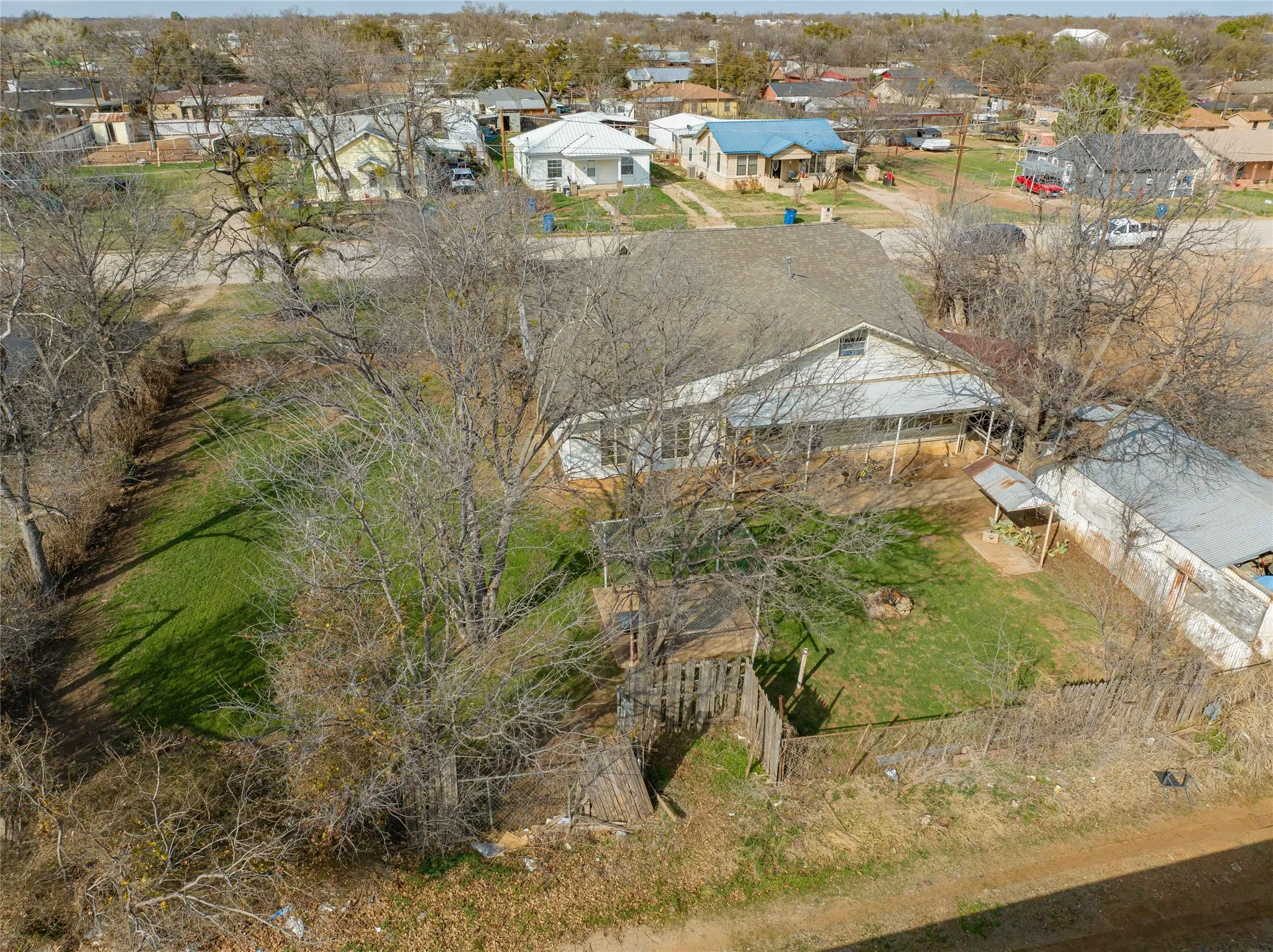 Single Family Residence For Sale in Stephens County , 1109 W Elm Street, Breckenridge, Texas 76424, 3 Bedroom, 1 Bathroom, 1 Garage spaces, 1,936 Sqft, built in 1936, mls#21186444, Real Estate Agent in Breckenridge, Homes For Sale in Stephens county, Homes For Sale in Breckenridge, Realtor in Breckenridge Texas, Real Estate Brokerage Independent Realty Texas, Luminita Cordes Realtor