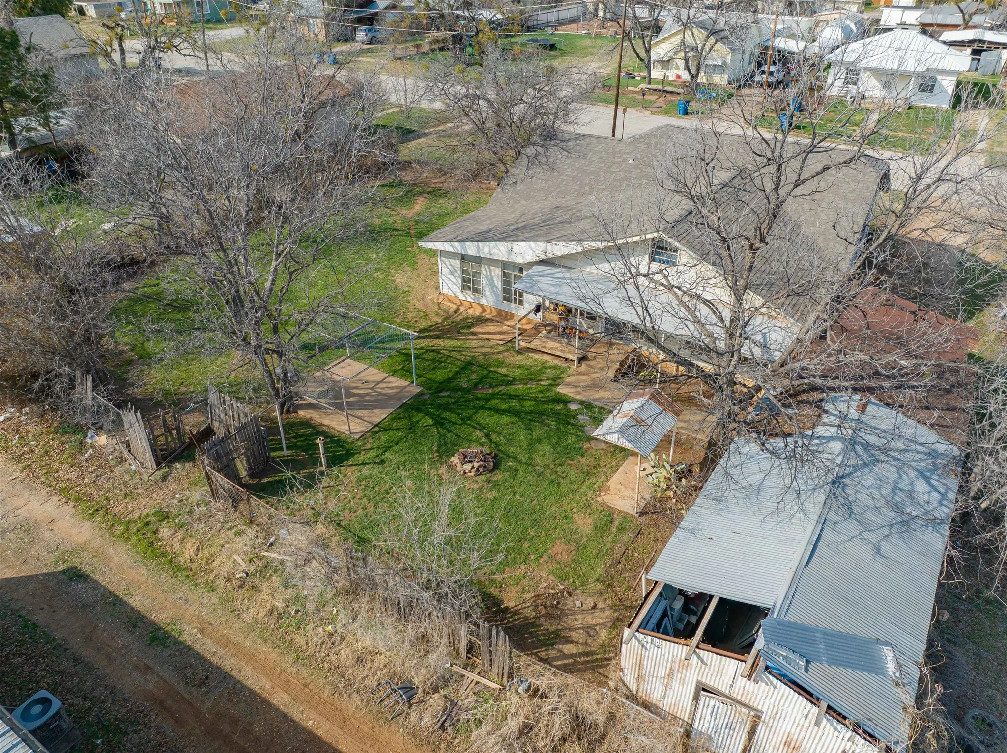 Single Family Residence For Sale in Stephens County , 1109 W Elm Street, Breckenridge, Texas 76424, 3 Bedroom, 1 Bathroom, 1 Garage spaces, 1,936 Sqft, built in 1936, mls#21186444, Real Estate Agent in Breckenridge, Homes For Sale in Stephens county, Homes For Sale in Breckenridge, Realtor in Breckenridge Texas, Real Estate Brokerage Independent Realty Texas, Luminita Cordes Realtor