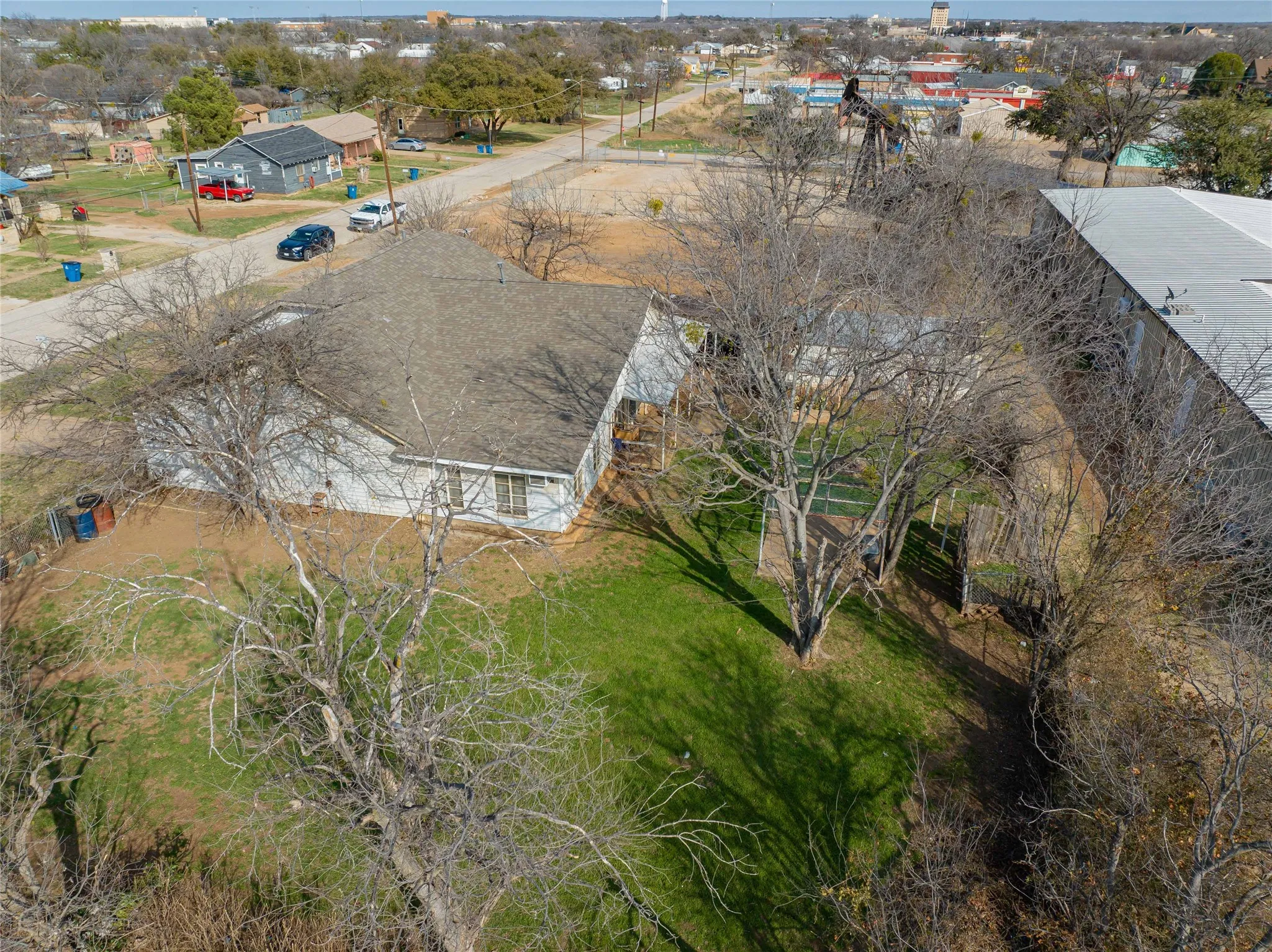 Single Family Residence For Sale in Stephens County , 1109 W Elm Street, Breckenridge, Texas 76424, 3 Bedroom, 1 Bathroom, 1 Garage spaces, 1,936 Sqft, built in 1936, mls#21186444, Real Estate Agent in Breckenridge, Homes For Sale in Stephens county, Homes For Sale in Breckenridge, Realtor in Breckenridge Texas, Real Estate Brokerage Independent Realty Texas, Luminita Cordes Realtor