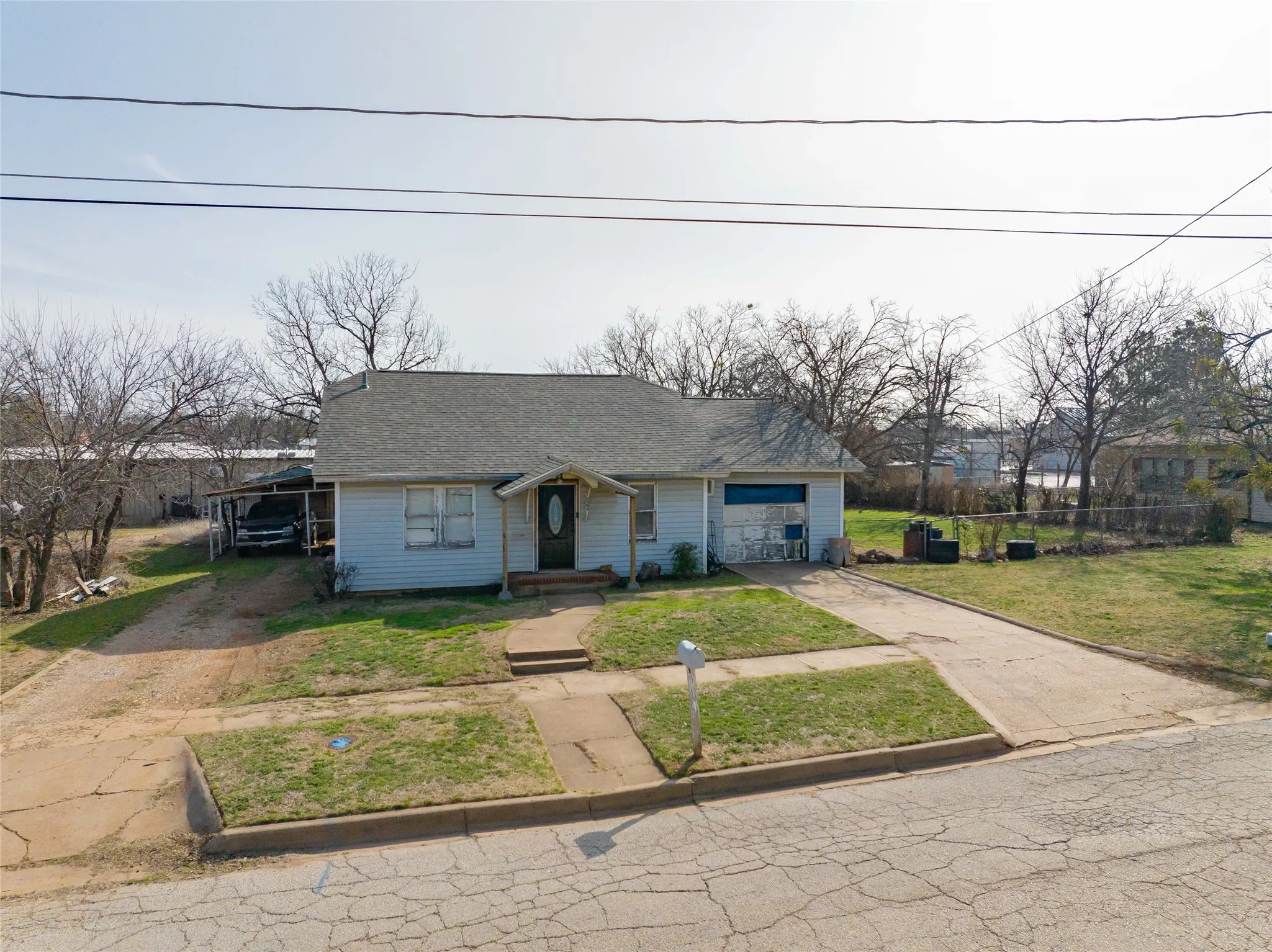 Single Family Residence For Sale in Stephens County , 1109 W Elm Street, Breckenridge, Texas 76424, 3 Bedroom, 1 Bathroom, 1 Garage spaces, 1,936 Sqft, built in 1936, mls#21186444, Real Estate Agent in Breckenridge, Homes For Sale in Stephens county, Homes For Sale in Breckenridge, Realtor in Breckenridge Texas, Real Estate Brokerage Independent Realty Texas, Luminita Cordes Realtor
