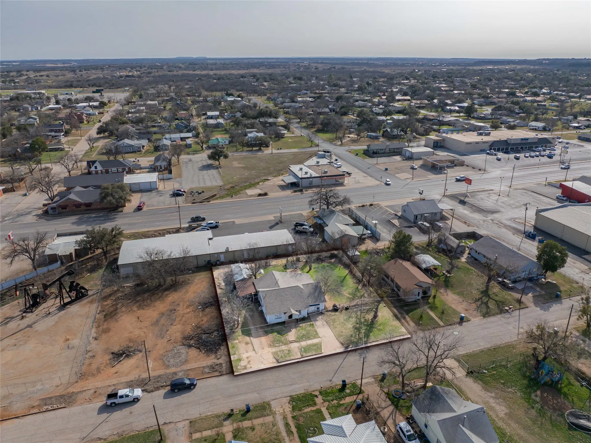 Single Family Residence For Sale in Stephens County , 1109 W Elm Street, Breckenridge, Texas 76424, 3 Bedroom, 1 Bathroom, 1 Garage spaces, 1,936 Sqft, built in 1936, mls#21186444, Real Estate Agent in Breckenridge, Homes For Sale in Stephens county, Homes For Sale in Breckenridge, Realtor in Breckenridge Texas, Real Estate Brokerage Independent Realty Texas, Luminita Cordes Realtor