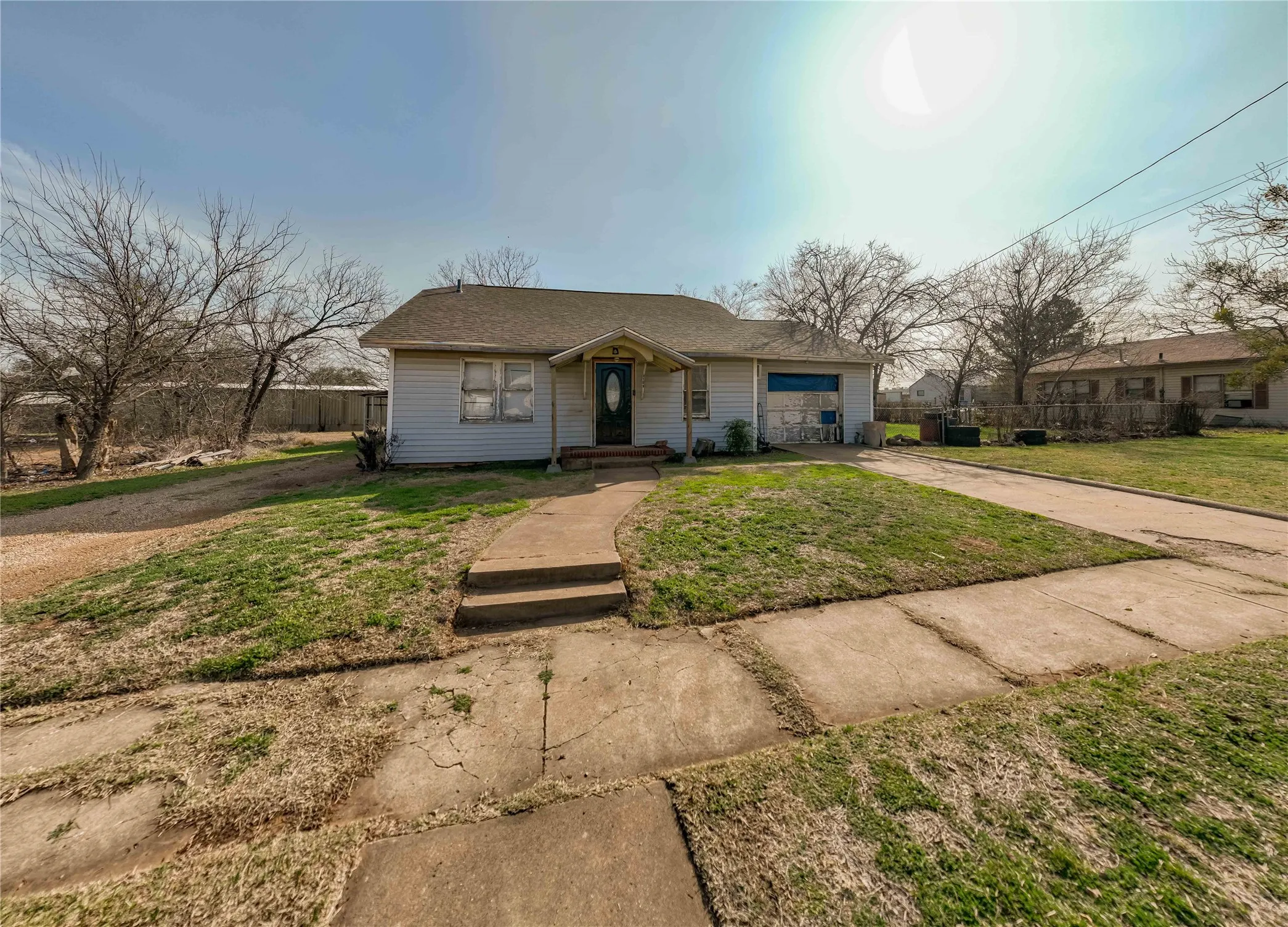 Single Family Residence For Sale in Stephens County , 1109 W Elm Street, Breckenridge, Texas 76424, 3 Bedroom, 1 Bathroom, 1 Garage spaces, 1,936 Sqft, built in 1936, mls#21186444, Real Estate Agent in Breckenridge, Homes For Sale in Stephens county, Homes For Sale in Breckenridge, Realtor in Breckenridge Texas, Real Estate Brokerage Independent Realty Texas, Luminita Cordes Realtor