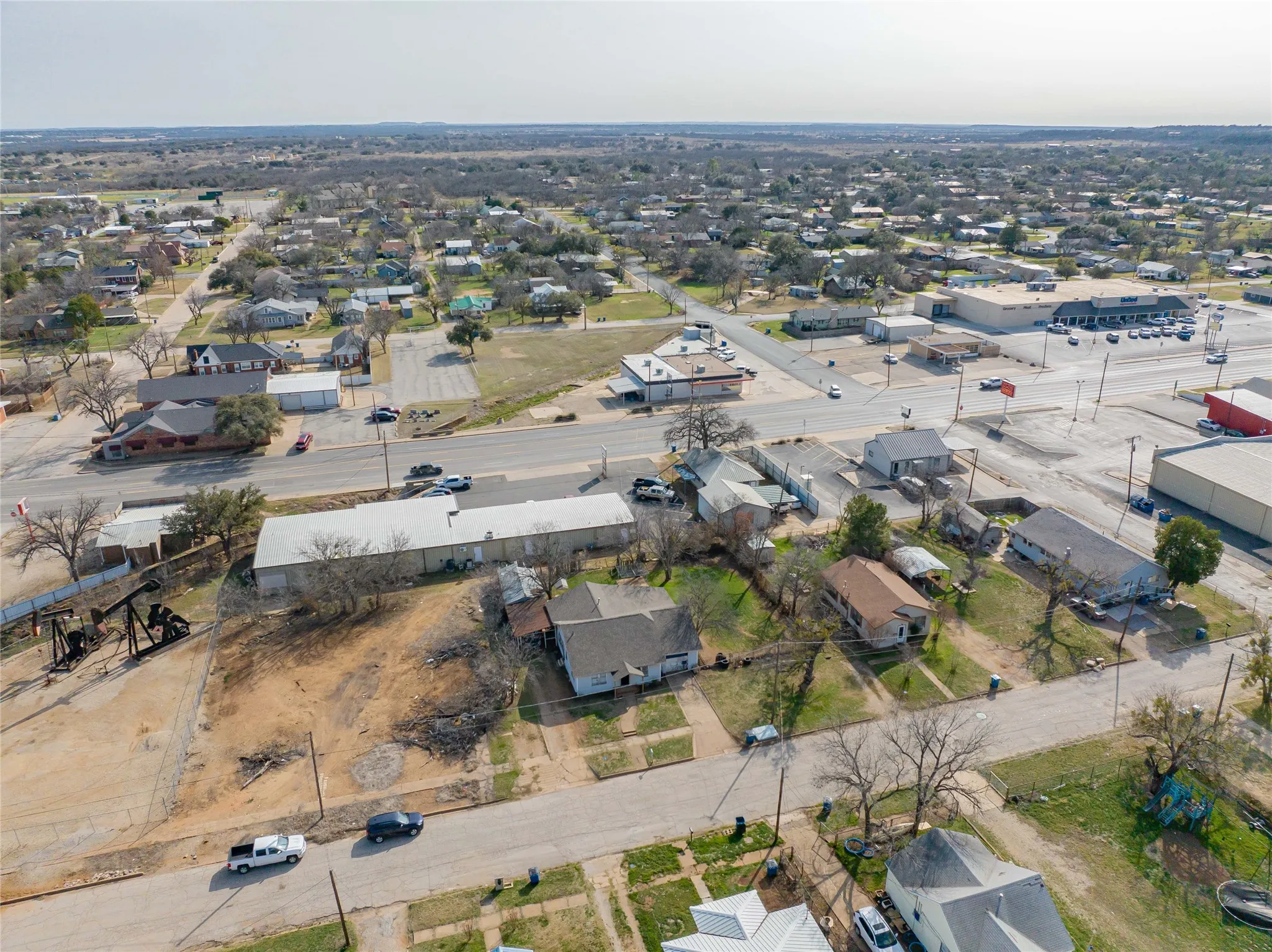 Single Family Residence For Sale in Stephens County , 1109 W Elm Street, Breckenridge, Texas 76424, 3 Bedroom, 1 Bathroom, 1 Garage spaces, 1,936 Sqft, built in 1936, mls#21186444, Real Estate Agent in Breckenridge, Homes For Sale in Stephens county, Homes For Sale in Breckenridge, Realtor in Breckenridge Texas, Real Estate Brokerage Independent Realty Texas, Luminita Cordes Realtor