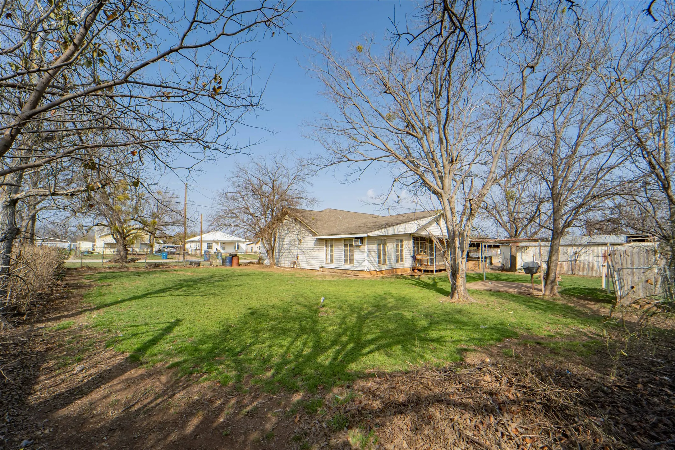 Single Family Residence For Sale in Stephens County , 1109 W Elm Street, Breckenridge, Texas 76424, 3 Bedroom, 1 Bathroom, 1 Garage spaces, 1,936 Sqft, built in 1936, mls#21186444, Real Estate Agent in Breckenridge, Homes For Sale in Stephens county, Homes For Sale in Breckenridge, Realtor in Breckenridge Texas, Real Estate Brokerage Independent Realty Texas, Luminita Cordes Realtor