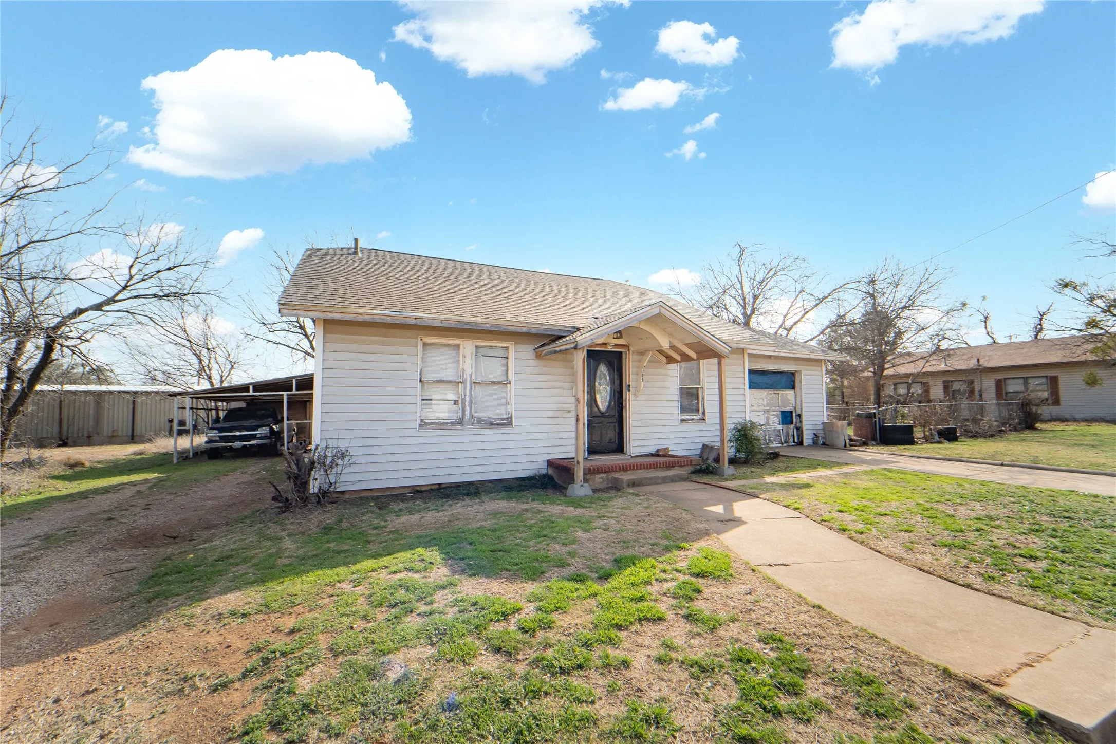 Single Family Residence For Sale in Stephens County , 1109 W Elm Street, Breckenridge, Texas 76424, 3 Bedroom, 1 Bathroom, 1 Garage spaces, 1,936 Sqft, built in 1936, mls#21186444, Real Estate Agent in Breckenridge, Homes For Sale in Stephens county, Homes For Sale in Breckenridge, Realtor in Breckenridge Texas, Real Estate Brokerage Independent Realty Texas, Luminita Cordes Realtor