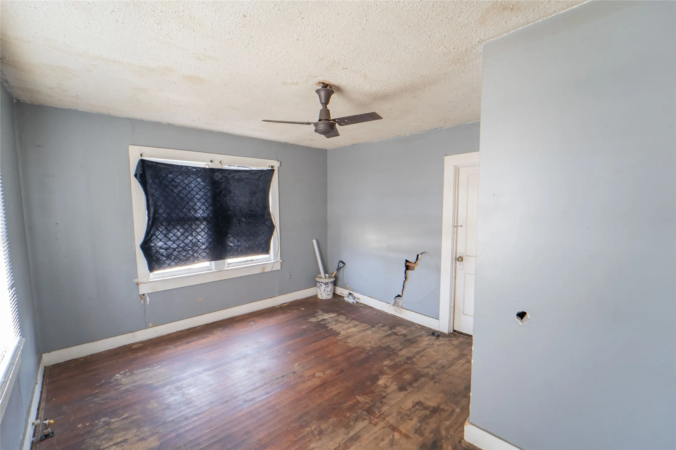Single Family Residence For Sale in Stephens County , 1109 W Elm Street, Breckenridge, Texas 76424, 3 Bedroom, 1 Bathroom, 1 Garage spaces, 1,936 Sqft, built in 1936, mls#21186444, Real Estate Agent in Breckenridge, Homes For Sale in Stephens county, Homes For Sale in Breckenridge, Realtor in Breckenridge Texas, Real Estate Brokerage Independent Realty Texas, Luminita Cordes Realtor