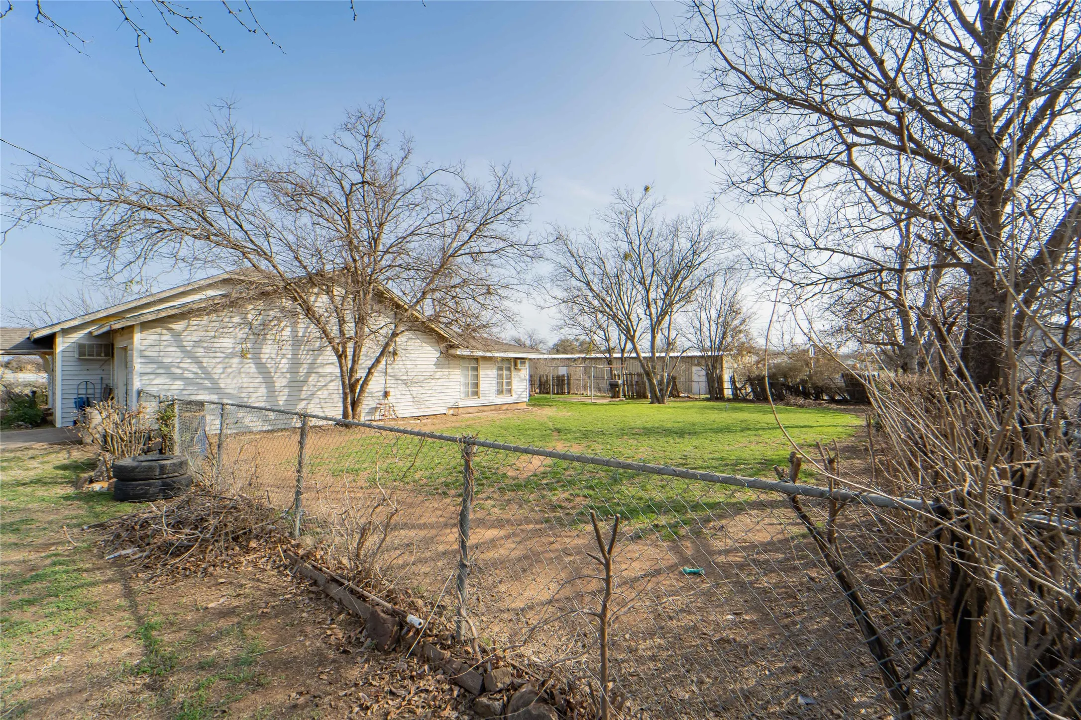Single Family Residence For Sale in Stephens County , 1109 W Elm Street, Breckenridge, Texas 76424, 3 Bedroom, 1 Bathroom, 1 Garage spaces, 1,936 Sqft, built in 1936, mls#21186444, Real Estate Agent in Breckenridge, Homes For Sale in Stephens county, Homes For Sale in Breckenridge, Realtor in Breckenridge Texas, Real Estate Brokerage Independent Realty Texas, Luminita Cordes Realtor