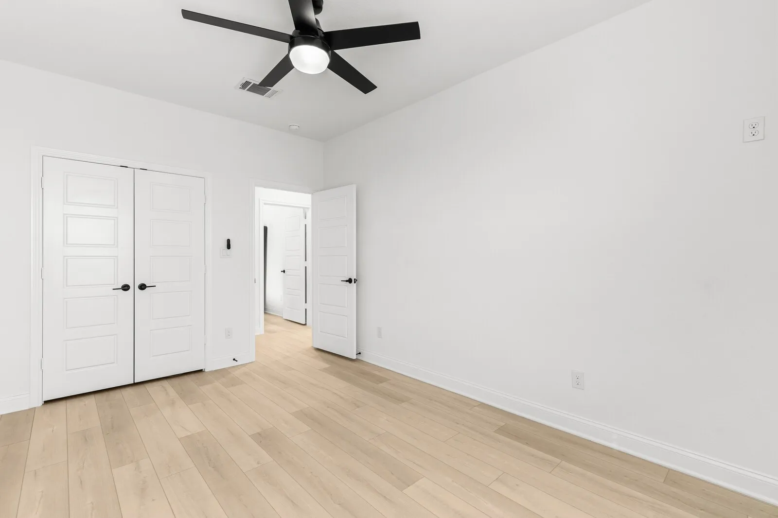 Single Family Residence For Sale in Mc Lennan County , 2217 Slocum Court, Waco, Texas 76655, 4 Bedroom, 3 Bathroom, 2 Garage spaces, 2,085 Sqft, built in 2023, mls#21188915, Real Estate Agent in Waco, Homes For Sale in Mc Lennan county, Homes For Sale in Waco, Realtor in Waco Texas, Real Estate Brokerage Independent Realty Texas, Luminita Cordes Realtor