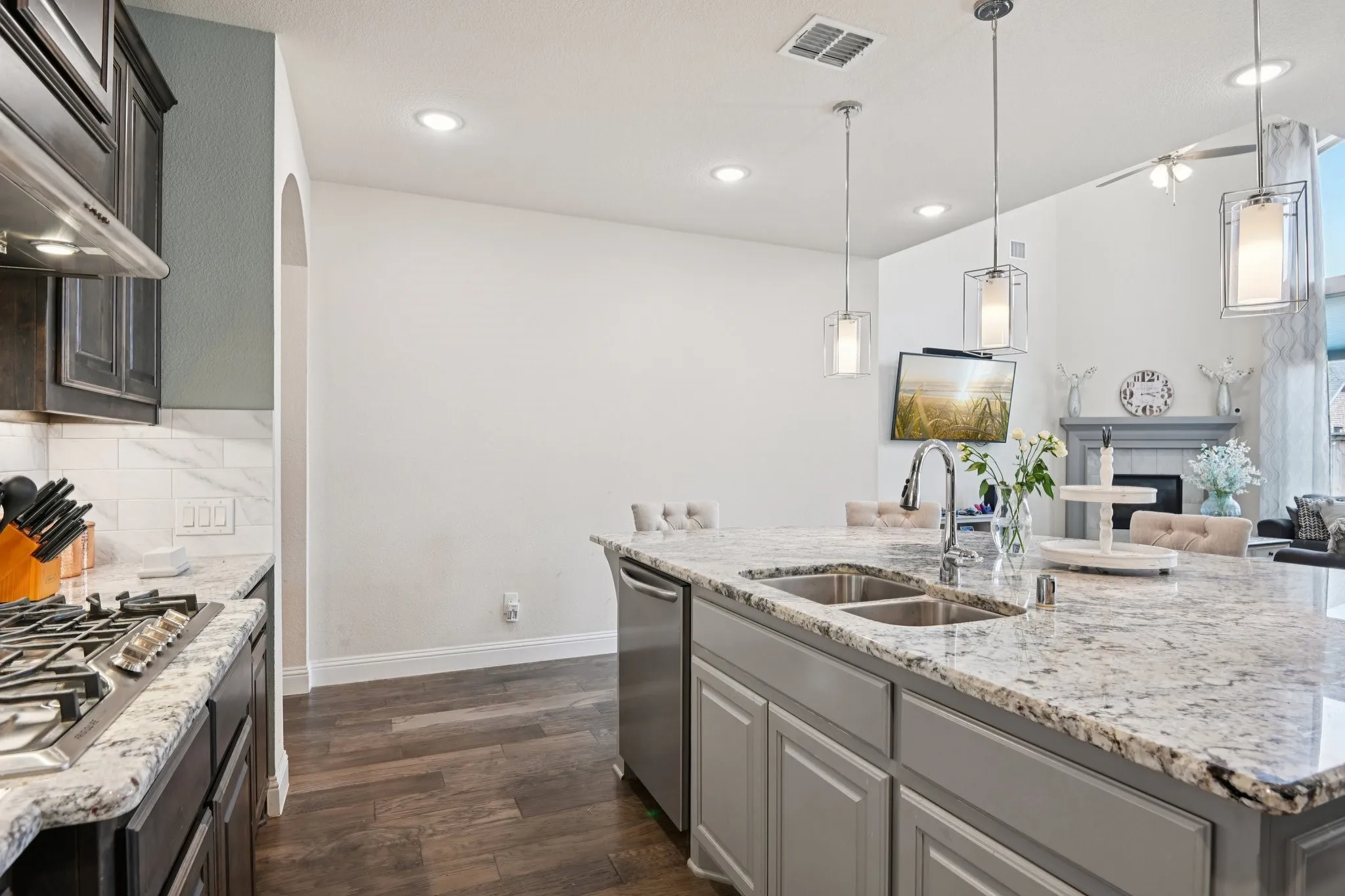Single Family Residence For Sale in Collin County , 8520 Backwater Bay Cove, Mc Kinney, Texas 75071, 5 Bedroom, 5 Bathroom, 2 Garage spaces, 3,233 Sqft, built in 2018, mls#21184109, Real Estate Agent in Mc Kinney, Homes For Sale in Collin county, Homes For Sale in Mc Kinney, Realtor in Mc Kinney Texas, Real Estate Brokerage Independent Realty Texas, Luminita Cordes Realtor