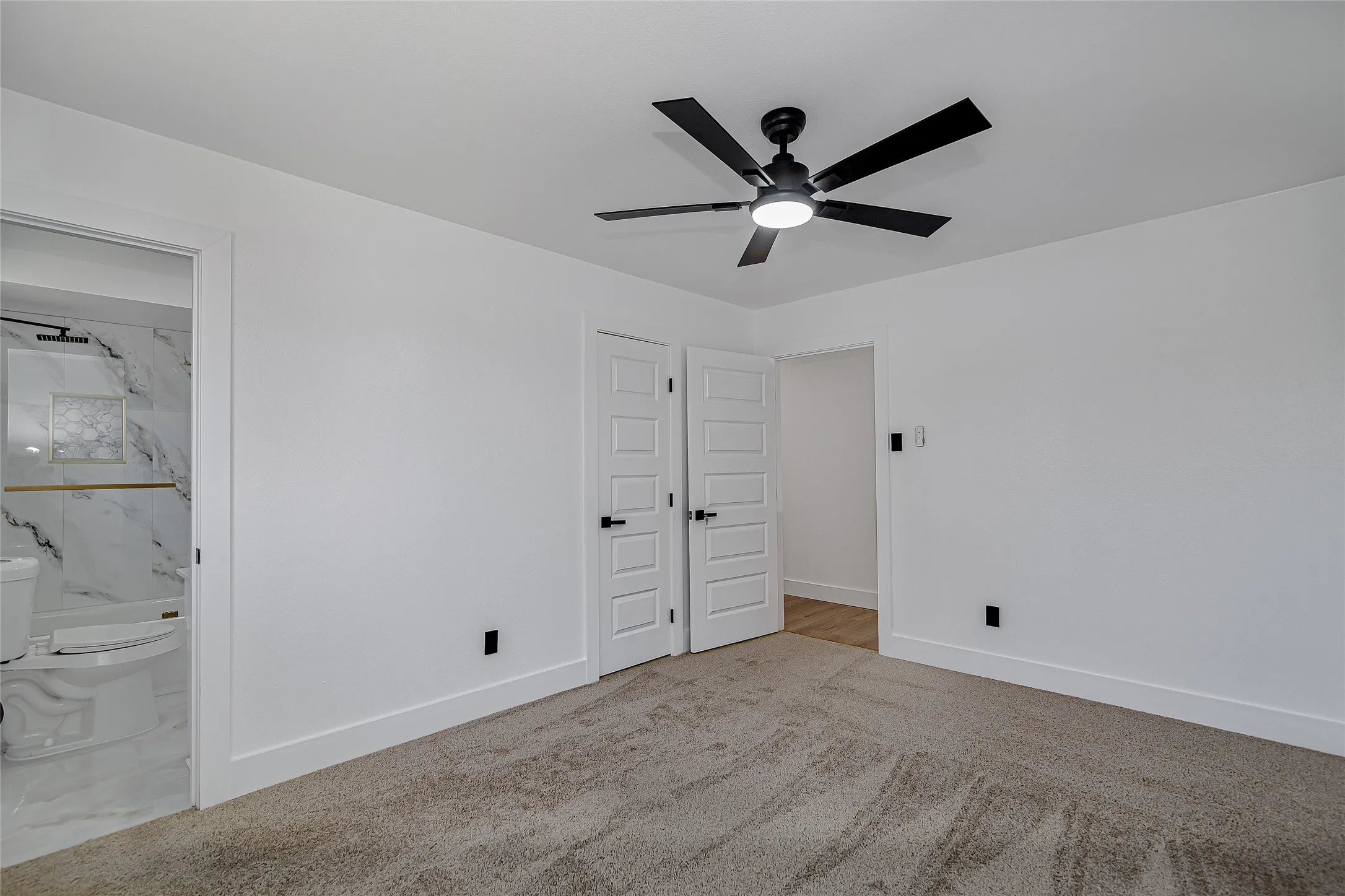  bedroom featuring carpet floors, a ceiling fan, and jack and jill bathroom.