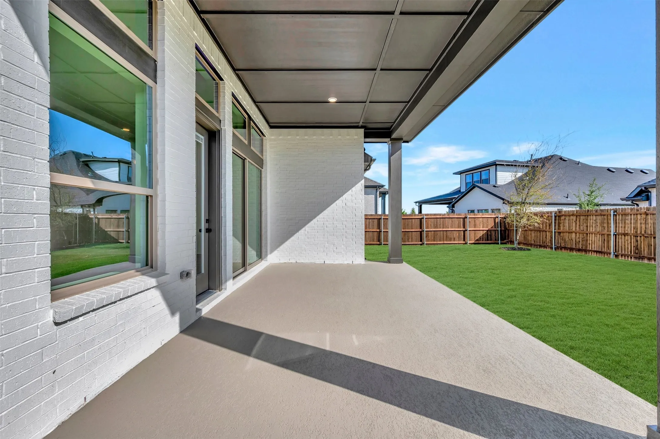 Covered patio with a concrete surface