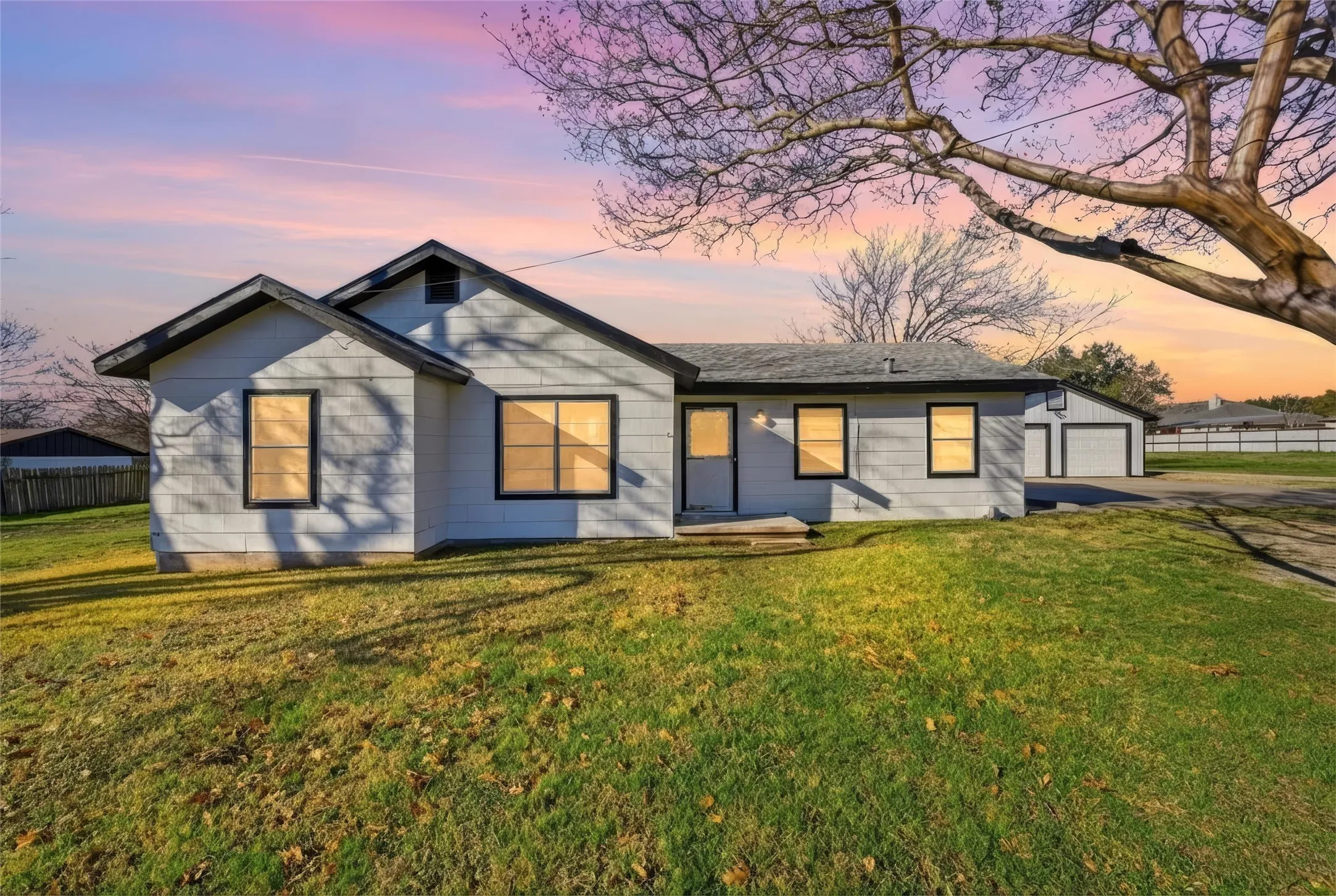 Single Family Residence For Sale in Mc Lennan County , 901 S Old Robinson Road, Robinson, Texas 76706, 4 Bedrooms, 2 Bathrooms, 2 Garage spaces, 1,543 Sqft, built in 1950, Price $369,900, mls#21190161, Real Estate Agent in Robinson, Homes For Sale in Mc Lennan county, Homes For Sale in Robinson, Realtor in Robinson Texas, Real Estate Brokerage Independent Realty Texas, Luminita Cordes Realtor