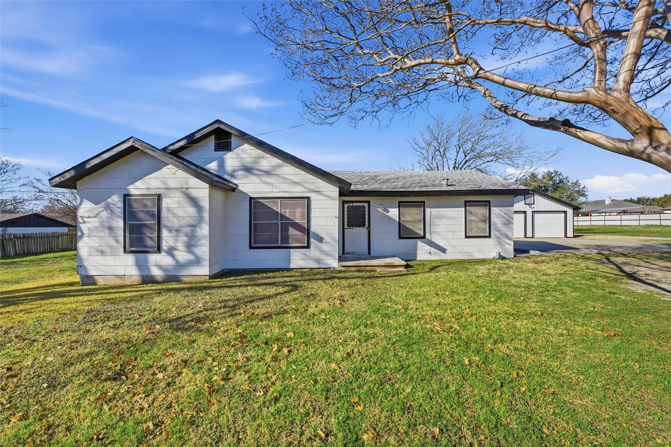Single Family Residence For Sale in Mc Lennan County , 901 S Old Robinson Road, Robinson, Texas 76706, 4 Bedrooms, 2 Bathrooms, 2 Garage spaces, 1,543 Sqft, built in 1950, Price $369,900, mls#21190161, Real Estate Agent in Robinson, Homes For Sale in Mc Lennan county, Homes For Sale in Robinson, Realtor in Robinson Texas, Real Estate Brokerage Independent Realty Texas, Luminita Cordes Realtor