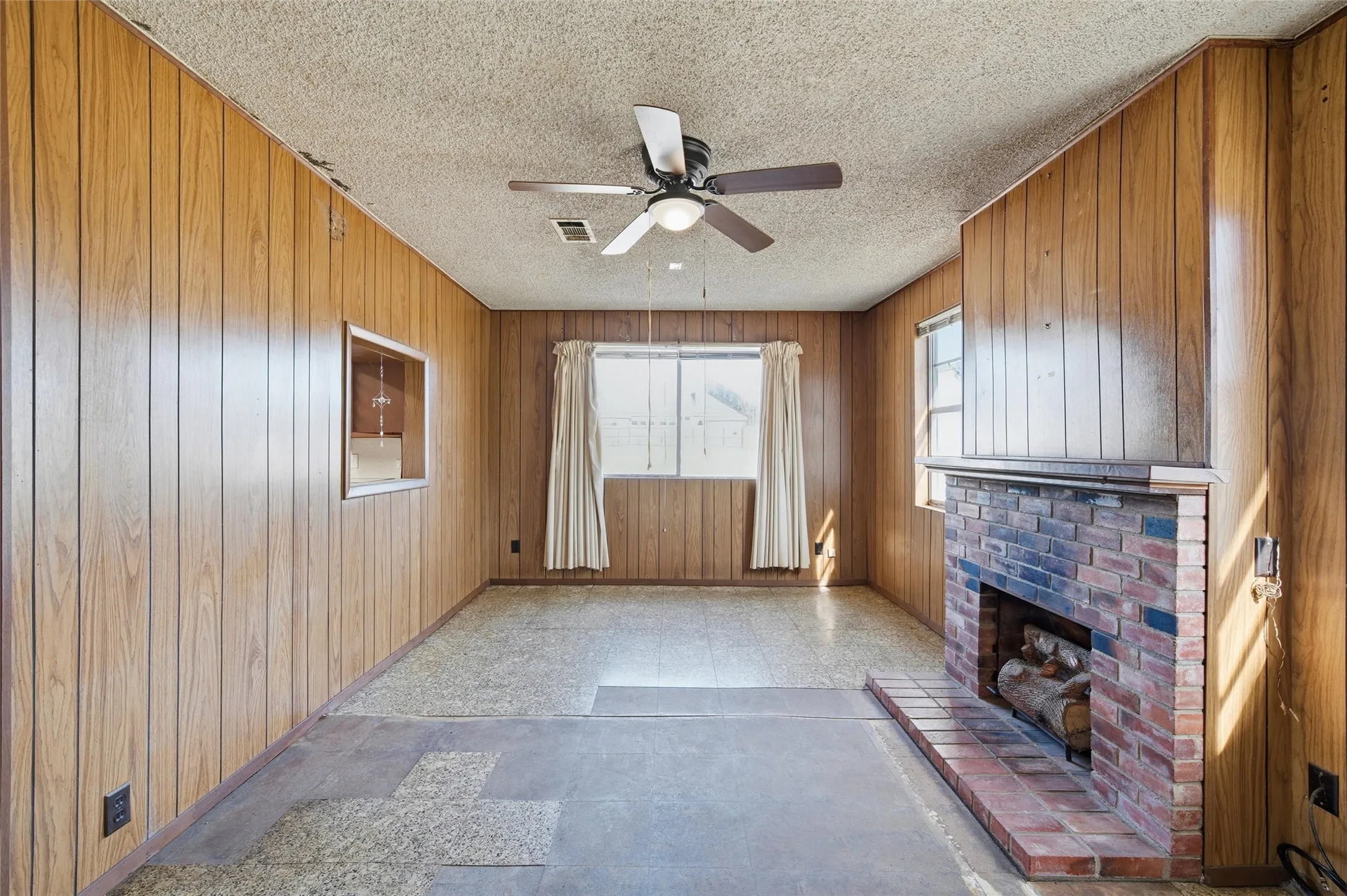 Single Family Residence For Sale in Mc Lennan County , 901 S Old Robinson Road, Robinson, Texas 76706, 4 Bedrooms, 2 Bathrooms, 2 Garage spaces, 1,543 Sqft, built in 1950, Price $369,900, mls#21190161, Real Estate Agent in Robinson, Homes For Sale in Mc Lennan county, Homes For Sale in Robinson, Realtor in Robinson Texas, Real Estate Brokerage Independent Realty Texas, Luminita Cordes Realtor