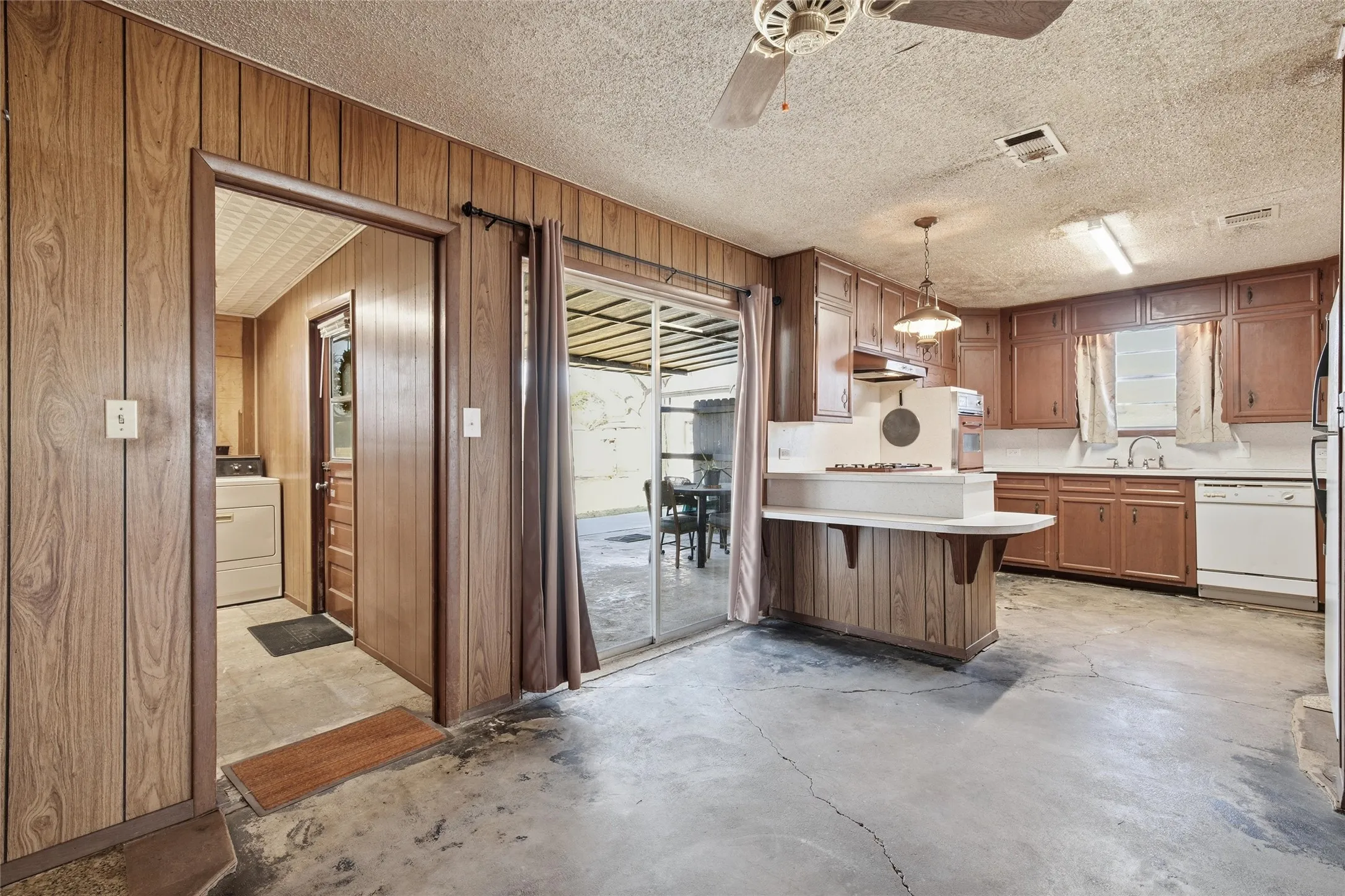 Single Family Residence For Sale in Mc Lennan County , 901 S Old Robinson Road, Robinson, Texas 76706, 4 Bedrooms, 2 Bathrooms, 2 Garage spaces, 1,543 Sqft, built in 1950, Price $369,900, mls#21190161, Real Estate Agent in Robinson, Homes For Sale in Mc Lennan county, Homes For Sale in Robinson, Realtor in Robinson Texas, Real Estate Brokerage Independent Realty Texas, Luminita Cordes Realtor