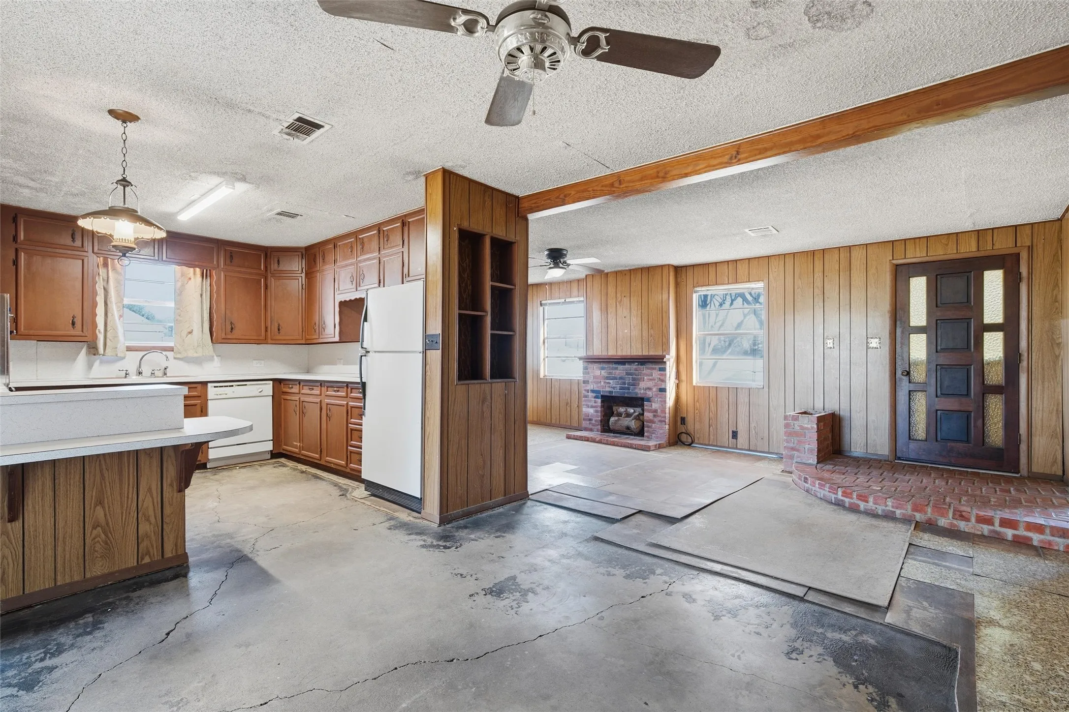 Single Family Residence For Sale in Mc Lennan County , 901 S Old Robinson Road, Robinson, Texas 76706, 4 Bedrooms, 2 Bathrooms, 2 Garage spaces, 1,543 Sqft, built in 1950, Price $369,900, mls#21190161, Real Estate Agent in Robinson, Homes For Sale in Mc Lennan county, Homes For Sale in Robinson, Realtor in Robinson Texas, Real Estate Brokerage Independent Realty Texas, Luminita Cordes Realtor
