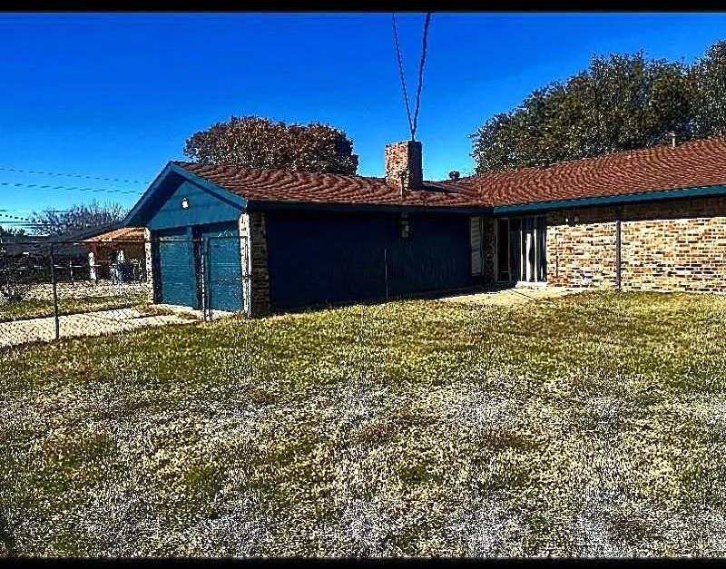Single Family Residence For Sale in Dallas County , 2752 Meadow Isle Lane, Dallas, Texas 75237, 3 Bedroom, 2 Bathroom, 2 Garage spaces, 1,570 Sqft, built in 1977, Preowned, mls#21190445, Real Estate Agent in Dallas, Homes For Sale in Dallas county, Homes For Sale in Dallas, Realtor in Dallas Texas, Real Estate Brokerage Independent Realty Texas, Luminita Cordes Realtor