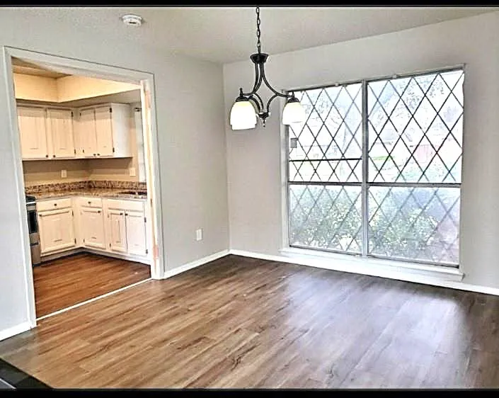 Single Family Residence For Sale in Dallas County , 2752 Meadow Isle Lane, Dallas, Texas 75237, 3 Bedroom, 2 Bathroom, 2 Garage spaces, 1,570 Sqft, built in 1977, Preowned, mls#21190445, Real Estate Agent in Dallas, Homes For Sale in Dallas county, Homes For Sale in Dallas, Realtor in Dallas Texas, Real Estate Brokerage Independent Realty Texas, Luminita Cordes Realtor