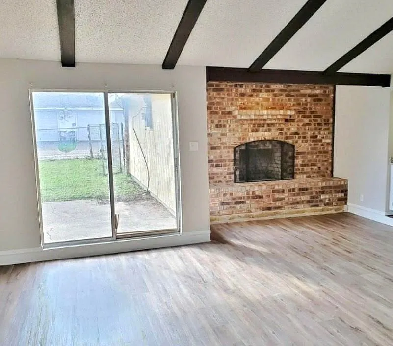 Single Family Residence For Sale in Dallas County , 2752 Meadow Isle Lane, Dallas, Texas 75237, 3 Bedroom, 2 Bathroom, 2 Garage spaces, 1,570 Sqft, built in 1977, Preowned, mls#21190445, Real Estate Agent in Dallas, Homes For Sale in Dallas county, Homes For Sale in Dallas, Realtor in Dallas Texas, Real Estate Brokerage Independent Realty Texas, Luminita Cordes Realtor