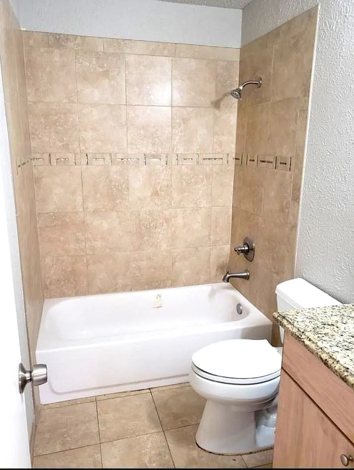 Single Family Residence For Sale in Dallas County , 2752 Meadow Isle Lane, Dallas, Texas 75237, 3 Bedroom, 2 Bathroom, 2 Garage spaces, 1,570 Sqft, built in 1977, Preowned, mls#21190445, Real Estate Agent in Dallas, Homes For Sale in Dallas county, Homes For Sale in Dallas, Realtor in Dallas Texas, Real Estate Brokerage Independent Realty Texas, Luminita Cordes Realtor