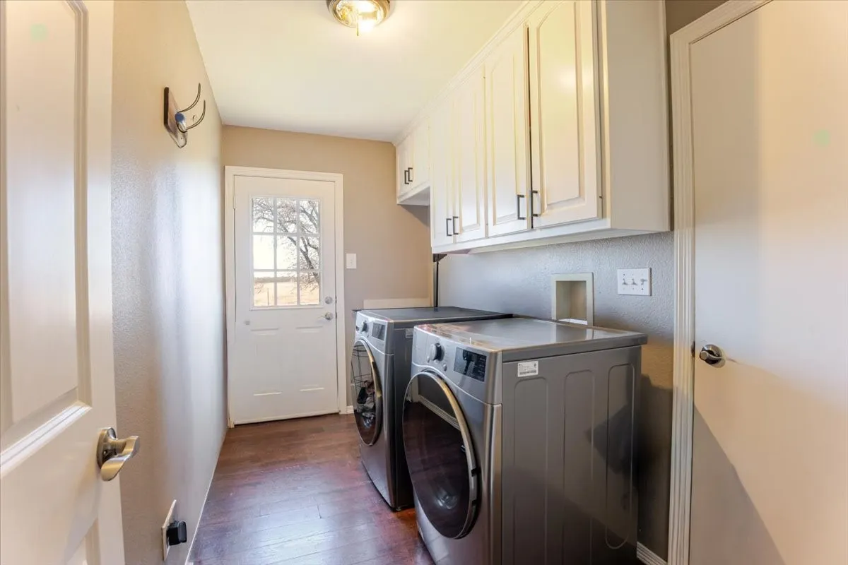 Single Family Residence For Sale in Parker County , 4600 Lone Star Road, Poolville, Texas 76487, 4 Bedroom, 3 Bathroom, 2 Garage spaces, 2,264 Sqft, built in 1998, mls#21186003, Real Estate Agent in Poolville, Homes For Sale in Parker county, Homes For Sale in Poolville, Realtor in Poolville Texas, Real Estate Brokerage Independent Realty Texas, Luminita Cordes Realtor