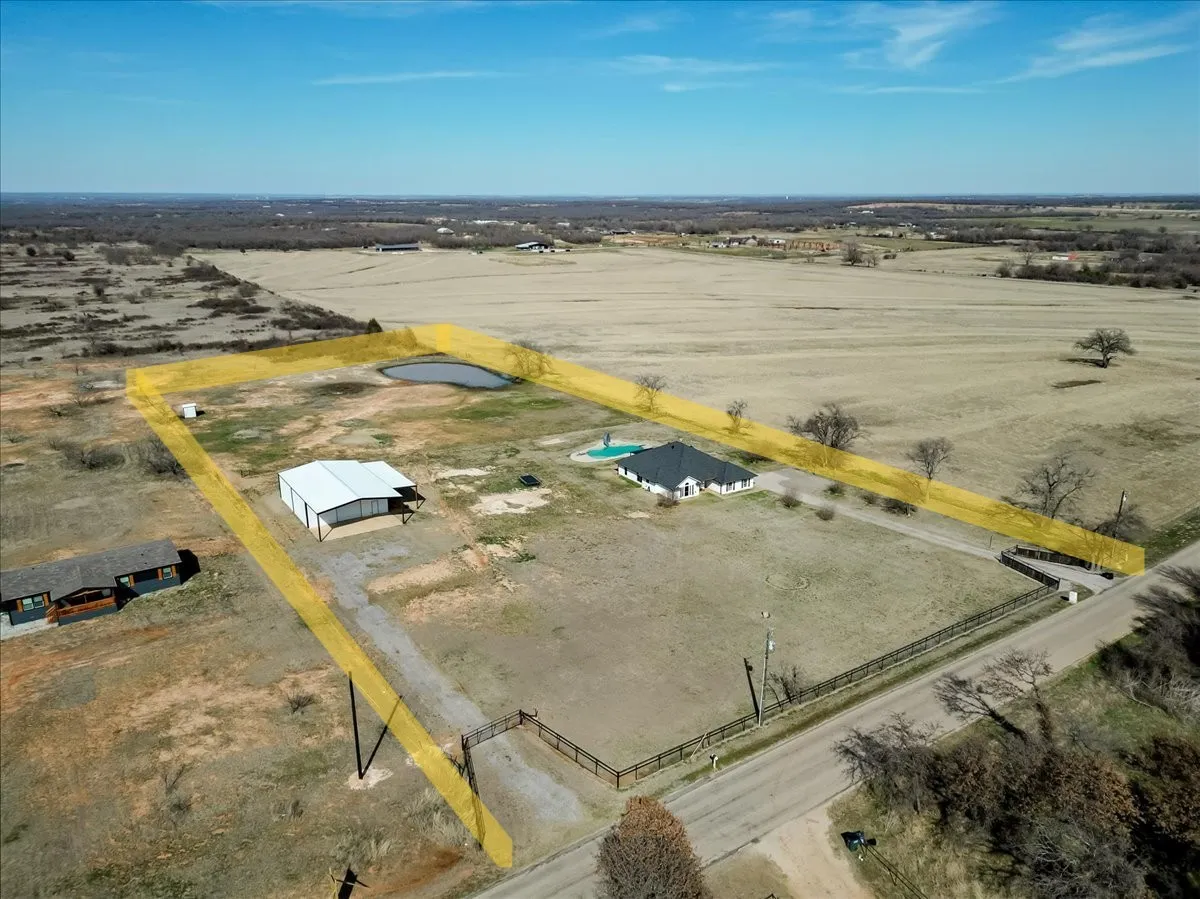 Single Family Residence For Sale in Parker County , 4600 Lone Star Road, Poolville, Texas 76487, 4 Bedroom, 3 Bathroom, 2 Garage spaces, 2,264 Sqft, built in 1998, mls#21186003, Real Estate Agent in Poolville, Homes For Sale in Parker county, Homes For Sale in Poolville, Realtor in Poolville Texas, Real Estate Brokerage Independent Realty Texas, Luminita Cordes Realtor