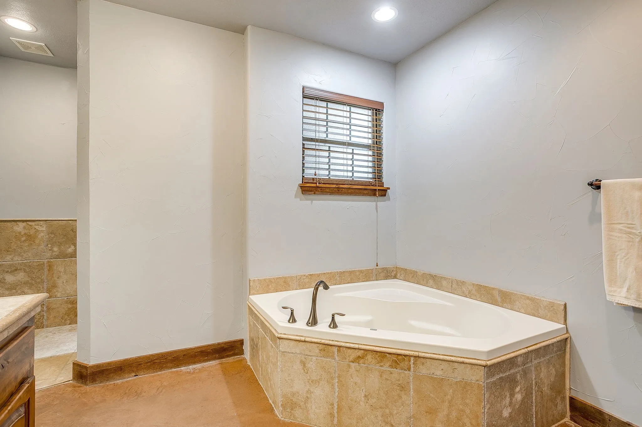 Farm For Sale in Parker County , 2220 Lazy Bend Road, Millsap, Texas 76066, 3 Bedroom, 3 Bathroom, 2 Garage spaces, 1,932 Sqft, built in 2009, mls#21184839, Real Estate Agent in Millsap, Homes For Sale in Parker county, Homes For Sale in Millsap, Realtor in Millsap Texas, Real Estate Brokerage Independent Realty Texas, Luminita Cordes Realtor