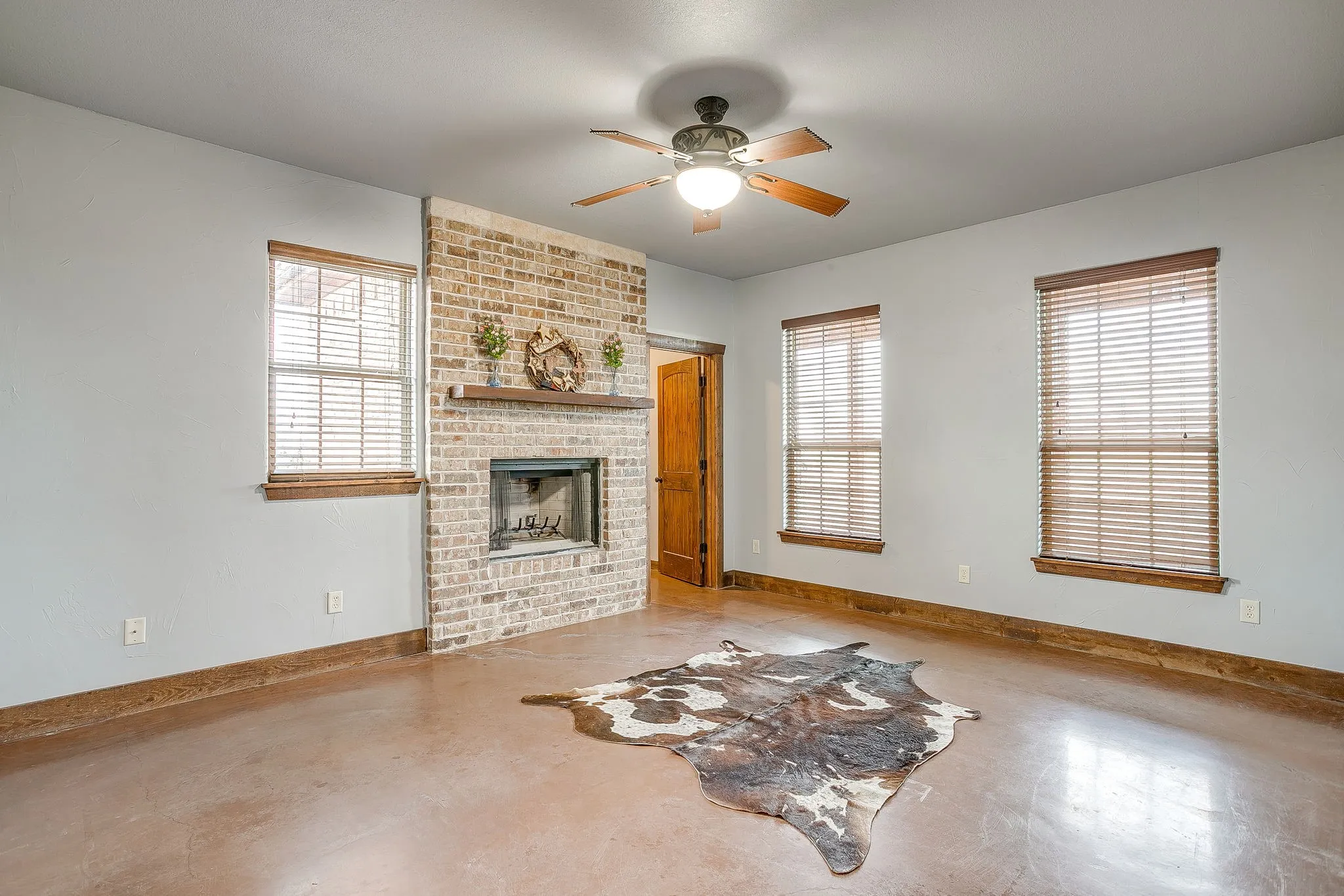 Farm For Sale in Parker County , 2220 Lazy Bend Road, Millsap, Texas 76066, 3 Bedroom, 3 Bathroom, 2 Garage spaces, 1,932 Sqft, built in 2009, mls#21184839, Real Estate Agent in Millsap, Homes For Sale in Parker county, Homes For Sale in Millsap, Realtor in Millsap Texas, Real Estate Brokerage Independent Realty Texas, Luminita Cordes Realtor