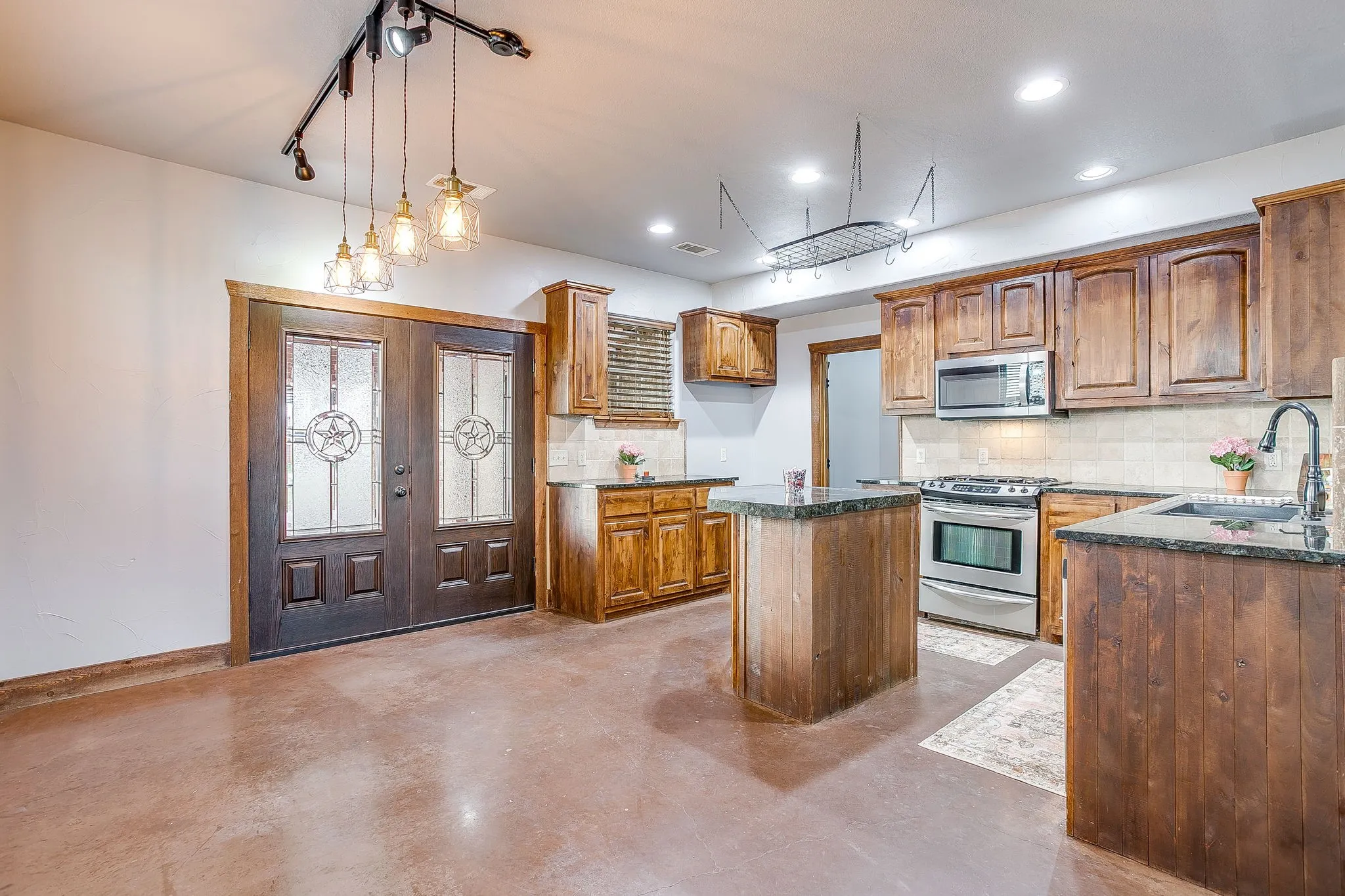 Farm For Sale in Parker County , 2220 Lazy Bend Road, Millsap, Texas 76066, 3 Bedroom, 3 Bathroom, 2 Garage spaces, 1,932 Sqft, built in 2009, mls#21184839, Real Estate Agent in Millsap, Homes For Sale in Parker county, Homes For Sale in Millsap, Realtor in Millsap Texas, Real Estate Brokerage Independent Realty Texas, Luminita Cordes Realtor