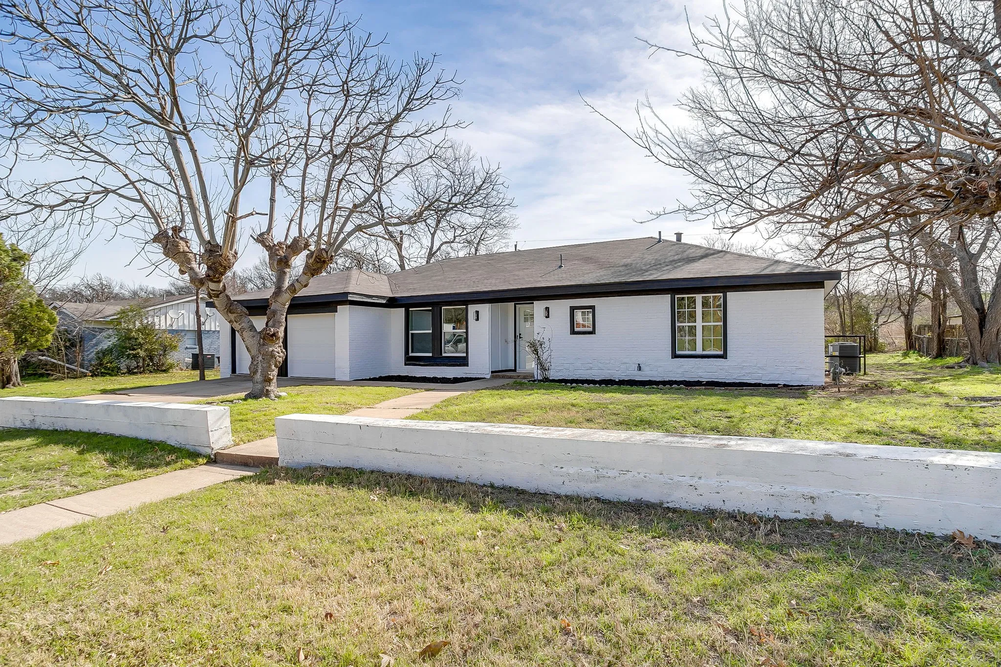 Single Family Residence For Sale in Tarrant County , 2512 Glen Garden Avenue, Fort Worth, Texas 76119, 3 Bedrooms, 2 Bathrooms, 2 Garage spaces, 1,748 Sqft, built in 1964, Preowned, Price $310,000, mls#21190419, Real Estate Agent in Fort Worth, Homes For Sale in Tarrant county, Homes For Sale in Fort Worth, Realtor in Fort Worth Texas, Real Estate Brokerage Independent Realty Texas, Luminita Cordes Realtor