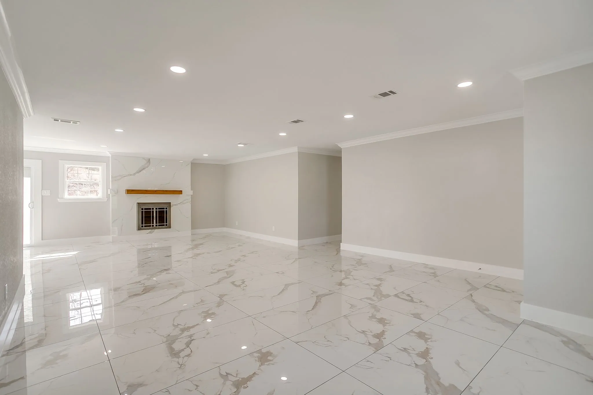 Single Family Residence For Sale in Tarrant County , 2512 Glen Garden Avenue, Fort Worth, Texas 76119, 3 Bedrooms, 2 Bathrooms, 2 Garage spaces, 1,748 Sqft, built in 1964, Preowned, Price $310,000, mls#21190419, Real Estate Agent in Fort Worth, Homes For Sale in Tarrant county, Homes For Sale in Fort Worth, Realtor in Fort Worth Texas, Real Estate Brokerage Independent Realty Texas, Luminita Cordes Realtor