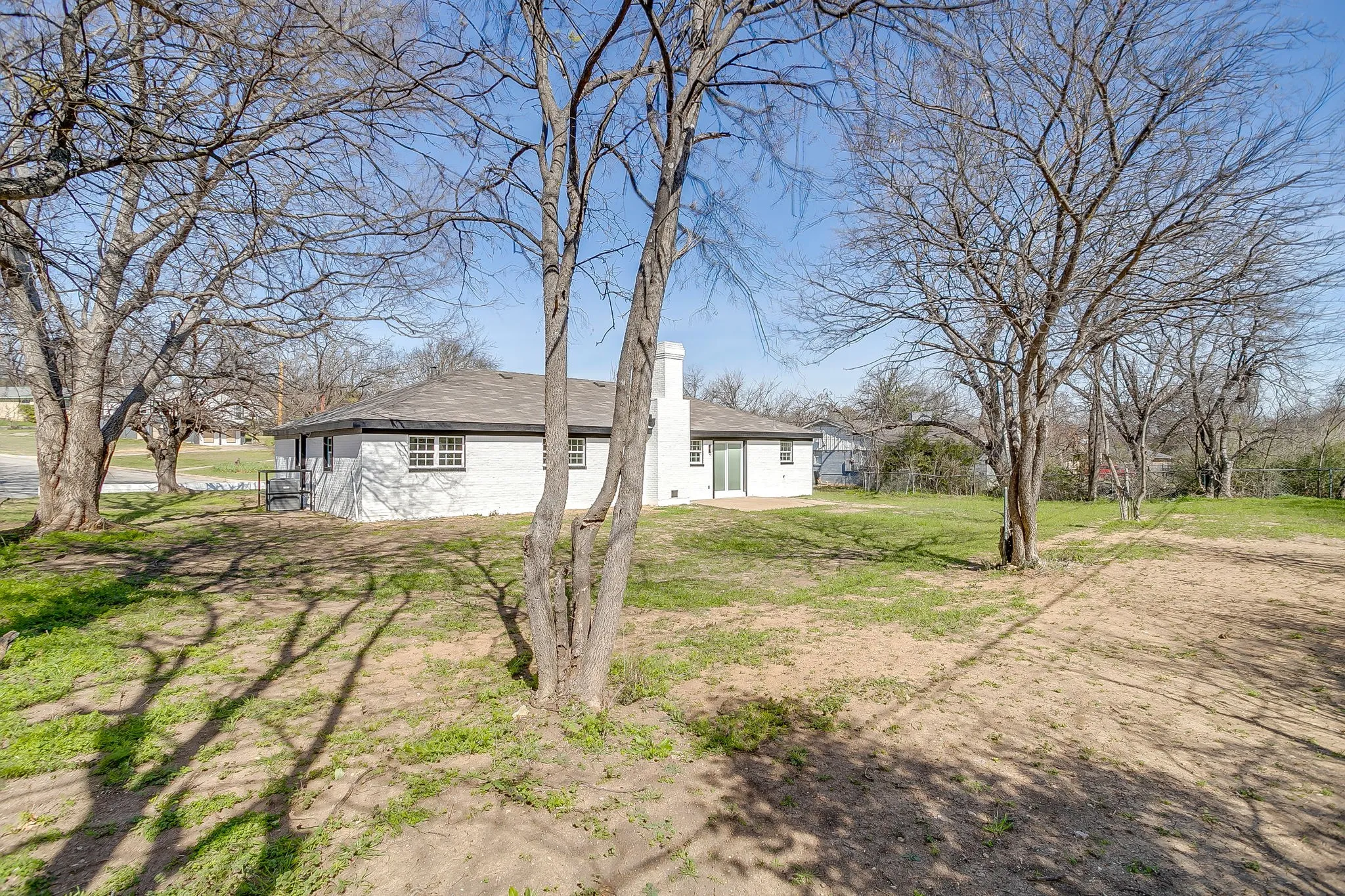 Single Family Residence For Sale in Tarrant County , 2512 Glen Garden Avenue, Fort Worth, Texas 76119, 3 Bedrooms, 2 Bathrooms, 2 Garage spaces, 1,748 Sqft, built in 1964, Preowned, Price $310,000, mls#21190419, Real Estate Agent in Fort Worth, Homes For Sale in Tarrant county, Homes For Sale in Fort Worth, Realtor in Fort Worth Texas, Real Estate Brokerage Independent Realty Texas, Luminita Cordes Realtor