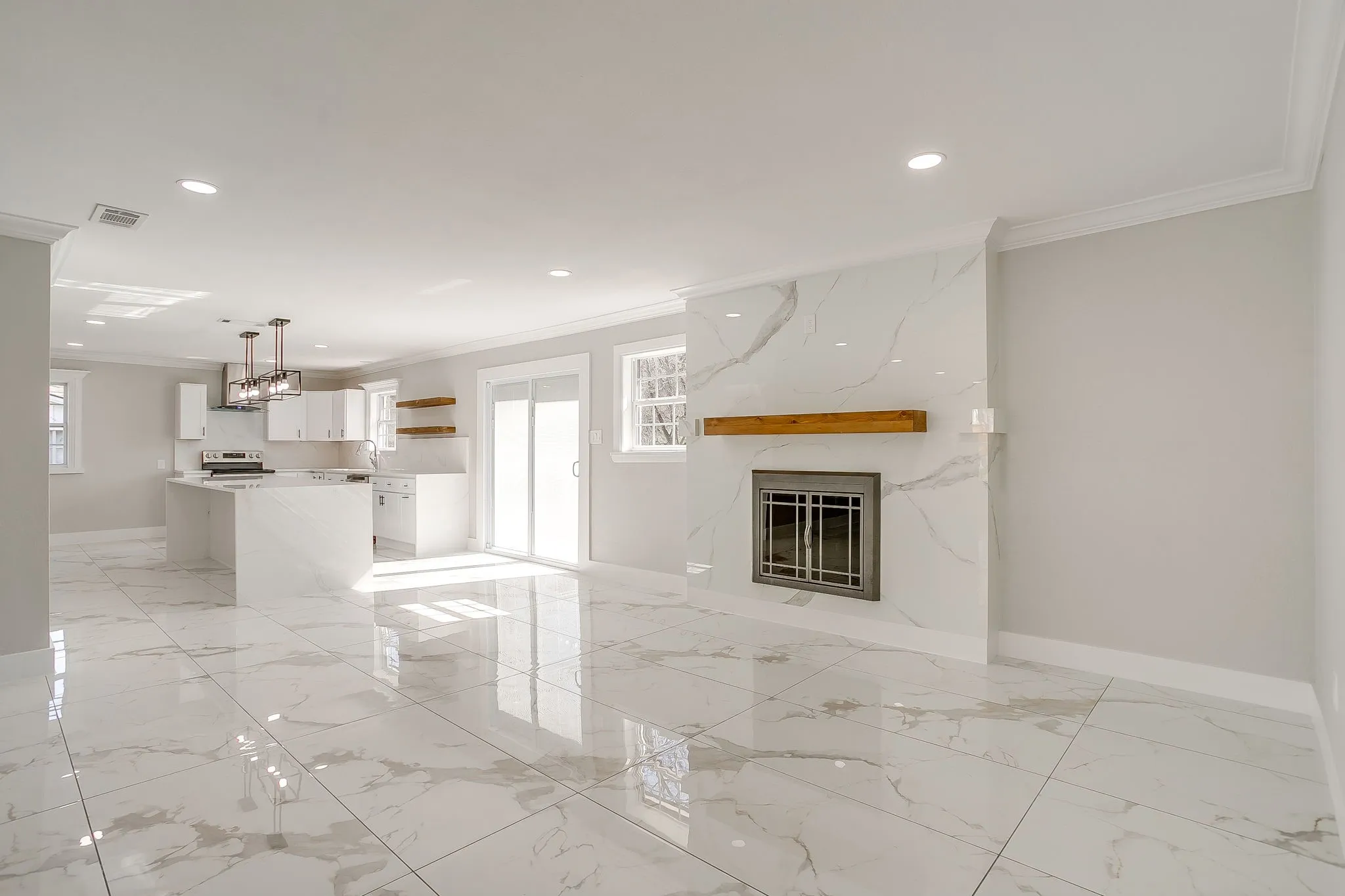 Single Family Residence For Sale in Tarrant County , 2512 Glen Garden Avenue, Fort Worth, Texas 76119, 3 Bedrooms, 2 Bathrooms, 2 Garage spaces, 1,748 Sqft, built in 1964, Preowned, Price $310,000, mls#21190419, Real Estate Agent in Fort Worth, Homes For Sale in Tarrant county, Homes For Sale in Fort Worth, Realtor in Fort Worth Texas, Real Estate Brokerage Independent Realty Texas, Luminita Cordes Realtor