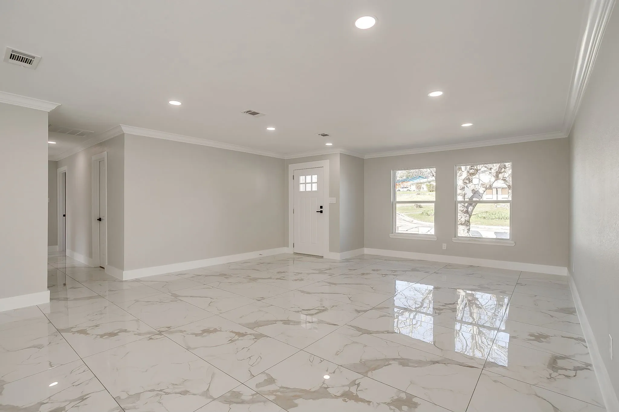 Single Family Residence For Sale in Tarrant County , 2512 Glen Garden Avenue, Fort Worth, Texas 76119, 3 Bedrooms, 2 Bathrooms, 2 Garage spaces, 1,748 Sqft, built in 1964, Preowned, Price $310,000, mls#21190419, Real Estate Agent in Fort Worth, Homes For Sale in Tarrant county, Homes For Sale in Fort Worth, Realtor in Fort Worth Texas, Real Estate Brokerage Independent Realty Texas, Luminita Cordes Realtor