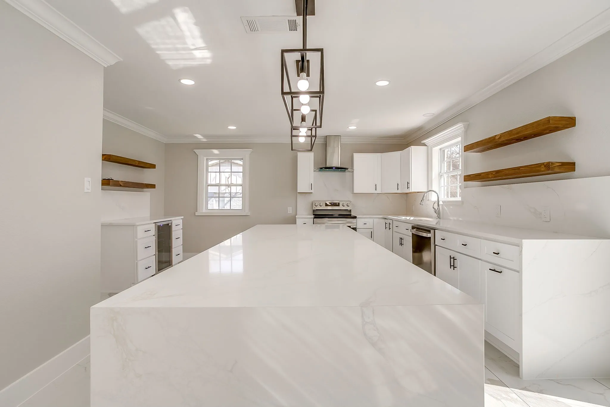 Single Family Residence For Sale in Tarrant County , 2512 Glen Garden Avenue, Fort Worth, Texas 76119, 3 Bedrooms, 2 Bathrooms, 2 Garage spaces, 1,748 Sqft, built in 1964, Preowned, Price $310,000, mls#21190419, Real Estate Agent in Fort Worth, Homes For Sale in Tarrant county, Homes For Sale in Fort Worth, Realtor in Fort Worth Texas, Real Estate Brokerage Independent Realty Texas, Luminita Cordes Realtor