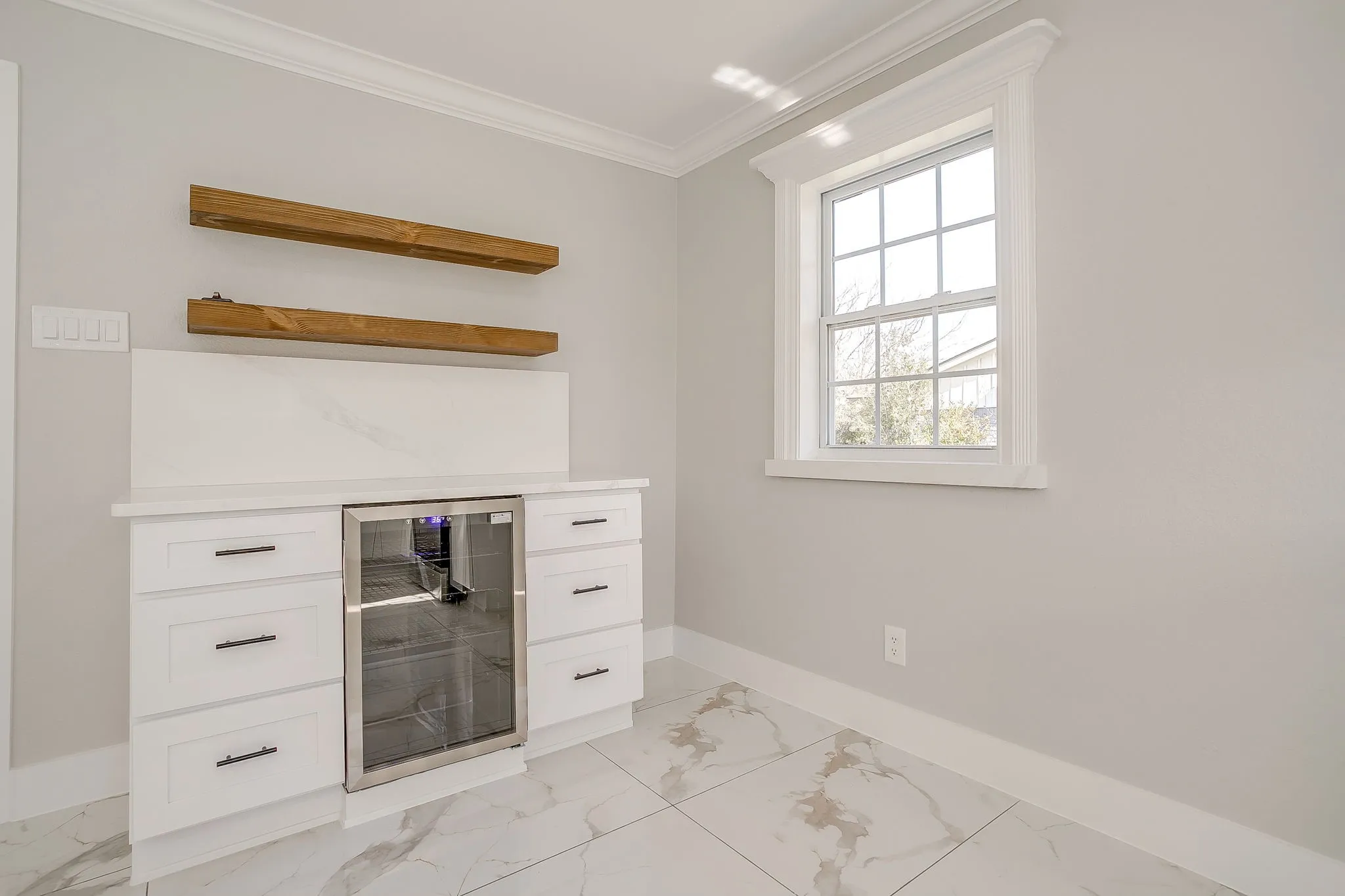 Single Family Residence For Sale in Tarrant County , 2512 Glen Garden Avenue, Fort Worth, Texas 76119, 3 Bedrooms, 2 Bathrooms, 2 Garage spaces, 1,748 Sqft, built in 1964, Preowned, Price $310,000, mls#21190419, Real Estate Agent in Fort Worth, Homes For Sale in Tarrant county, Homes For Sale in Fort Worth, Realtor in Fort Worth Texas, Real Estate Brokerage Independent Realty Texas, Luminita Cordes Realtor