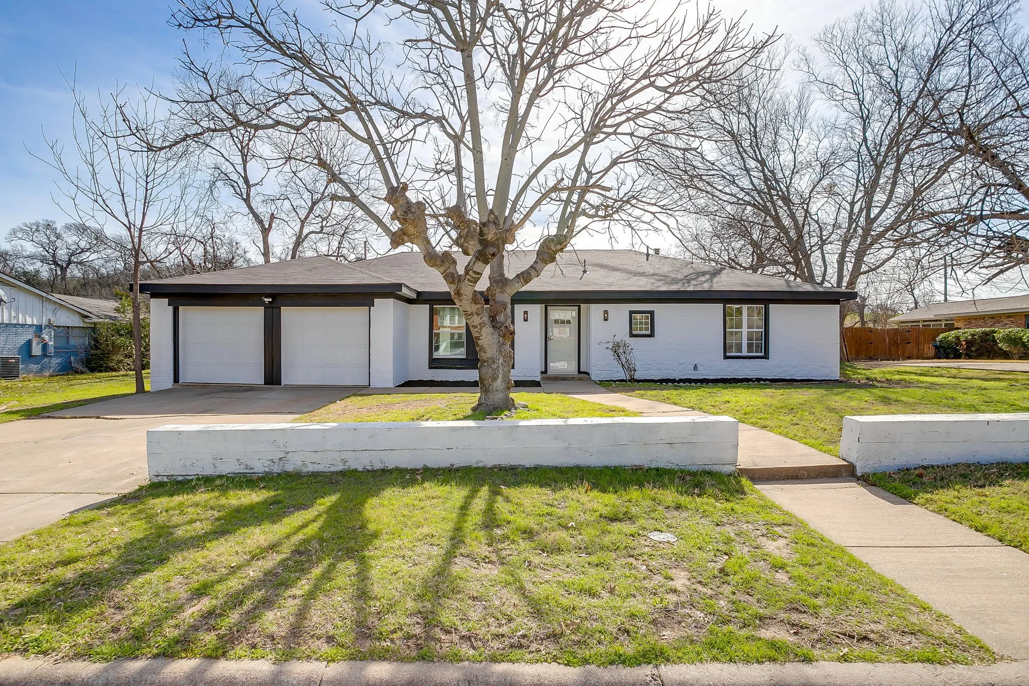 Single Family Residence For Sale in Tarrant County , 2512 Glen Garden Avenue, Fort Worth, Texas 76119, 3 Bedrooms, 2 Bathrooms, 2 Garage spaces, 1,748 Sqft, built in 1964, Preowned, Price $310,000, mls#21190419, Real Estate Agent in Fort Worth, Homes For Sale in Tarrant county, Homes For Sale in Fort Worth, Realtor in Fort Worth Texas, Real Estate Brokerage Independent Realty Texas, Luminita Cordes Realtor