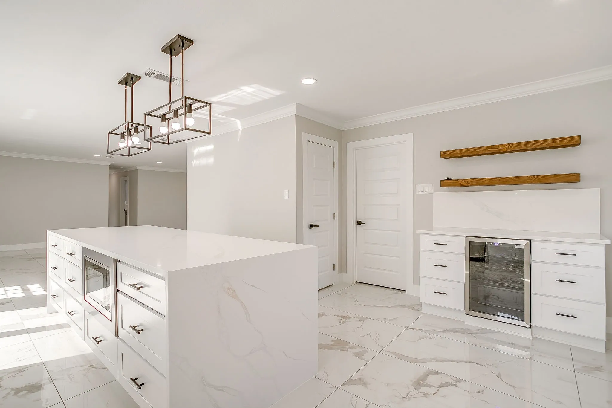 Single Family Residence For Sale in Tarrant County , 2512 Glen Garden Avenue, Fort Worth, Texas 76119, 3 Bedrooms, 2 Bathrooms, 2 Garage spaces, 1,748 Sqft, built in 1964, Preowned, Price $310,000, mls#21190419, Real Estate Agent in Fort Worth, Homes For Sale in Tarrant county, Homes For Sale in Fort Worth, Realtor in Fort Worth Texas, Real Estate Brokerage Independent Realty Texas, Luminita Cordes Realtor
