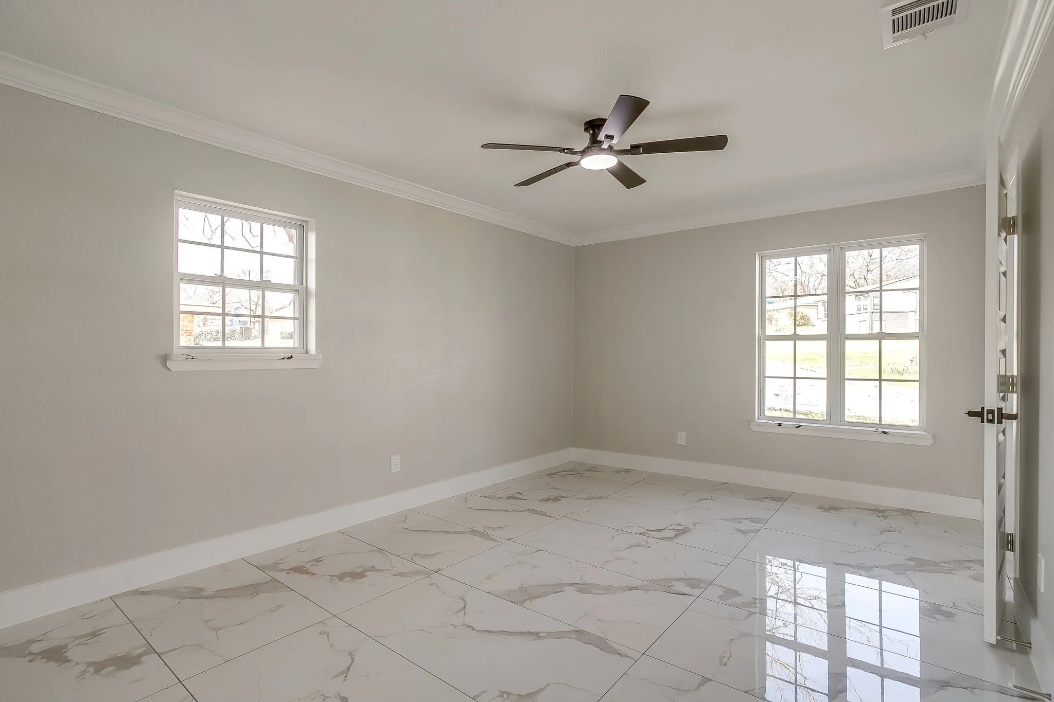 Single Family Residence For Sale in Tarrant County , 2512 Glen Garden Avenue, Fort Worth, Texas 76119, 3 Bedrooms, 2 Bathrooms, 2 Garage spaces, 1,748 Sqft, built in 1964, Preowned, Price $310,000, mls#21190419, Real Estate Agent in Fort Worth, Homes For Sale in Tarrant county, Homes For Sale in Fort Worth, Realtor in Fort Worth Texas, Real Estate Brokerage Independent Realty Texas, Luminita Cordes Realtor