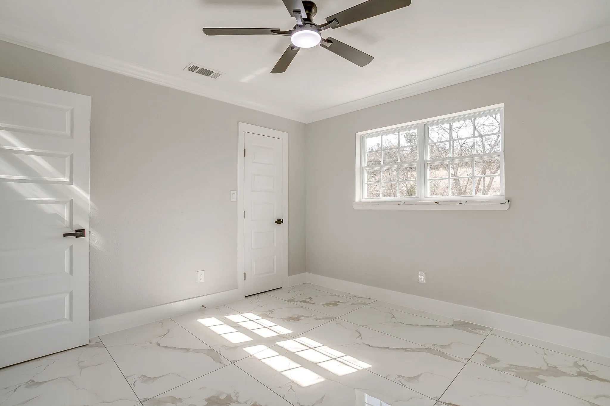 Single Family Residence For Sale in Tarrant County , 2512 Glen Garden Avenue, Fort Worth, Texas 76119, 3 Bedrooms, 2 Bathrooms, 2 Garage spaces, 1,748 Sqft, built in 1964, Preowned, Price $310,000, mls#21190419, Real Estate Agent in Fort Worth, Homes For Sale in Tarrant county, Homes For Sale in Fort Worth, Realtor in Fort Worth Texas, Real Estate Brokerage Independent Realty Texas, Luminita Cordes Realtor