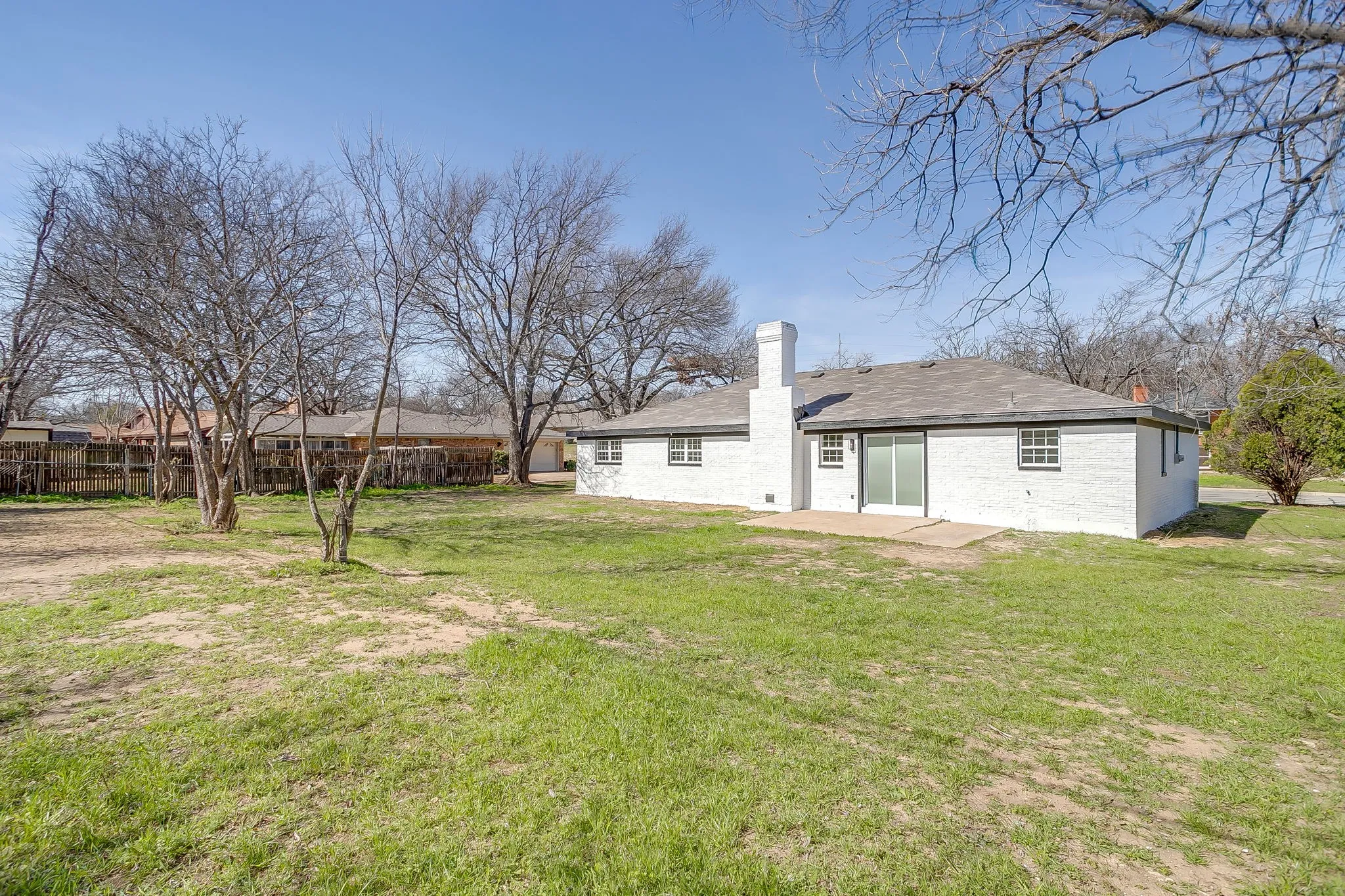 Single Family Residence For Sale in Tarrant County , 2512 Glen Garden Avenue, Fort Worth, Texas 76119, 3 Bedrooms, 2 Bathrooms, 2 Garage spaces, 1,748 Sqft, built in 1964, Preowned, Price $310,000, mls#21190419, Real Estate Agent in Fort Worth, Homes For Sale in Tarrant county, Homes For Sale in Fort Worth, Realtor in Fort Worth Texas, Real Estate Brokerage Independent Realty Texas, Luminita Cordes Realtor