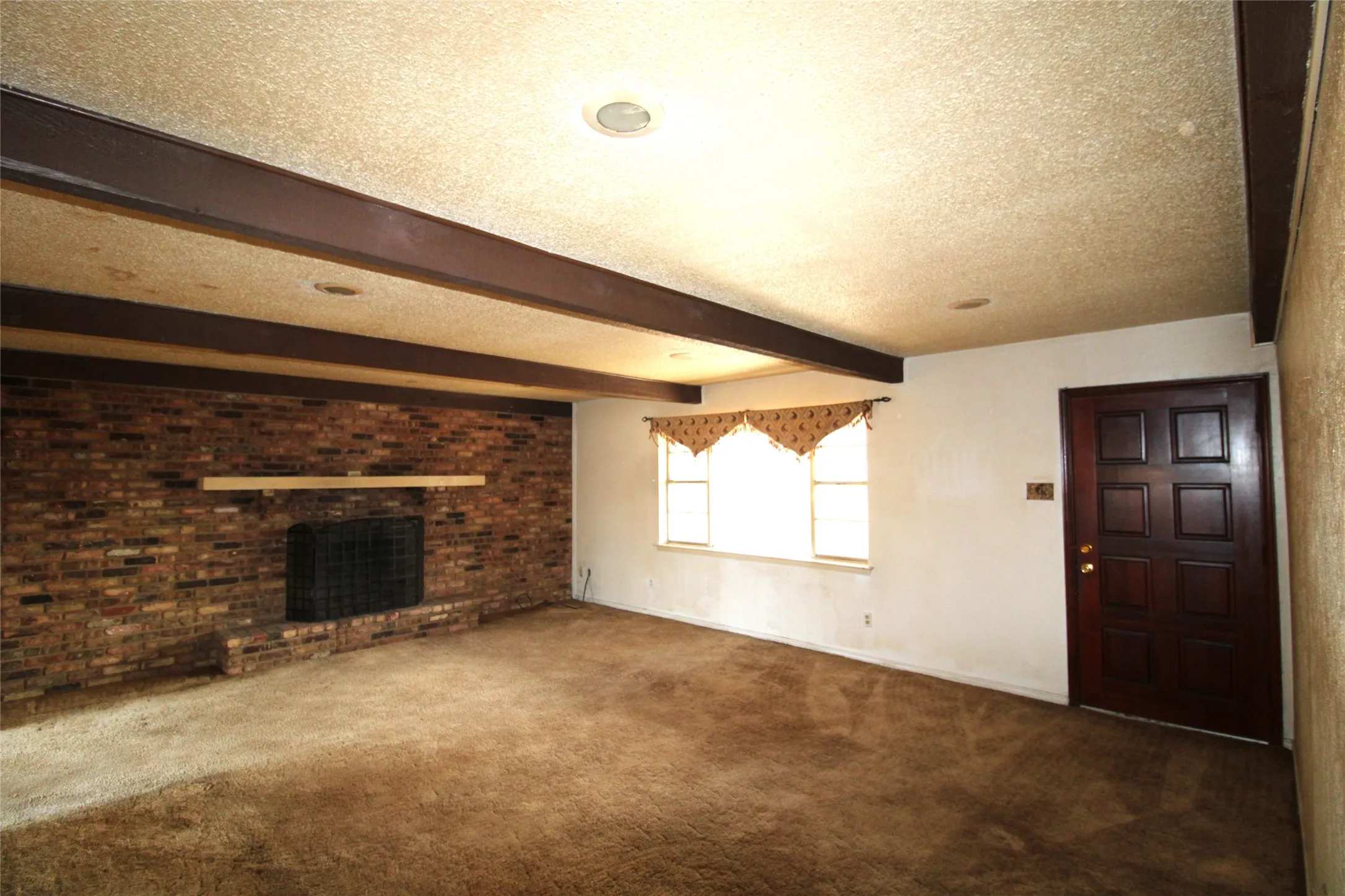 Single Family Residence For Sale in Henderson County , 6681 FM 3054, Malakoff, Texas 75148, 3 Bedroom, 2 Bathroom, Garage spaces, 1,670 Sqft, built in 1975, Preowned, mls#21190622, Real Estate Agent in Malakoff, Homes For Sale in Henderson county, Homes For Sale in Malakoff, Realtor in Malakoff Texas, Real Estate Brokerage Independent Realty Texas, Luminita Cordes Realtor