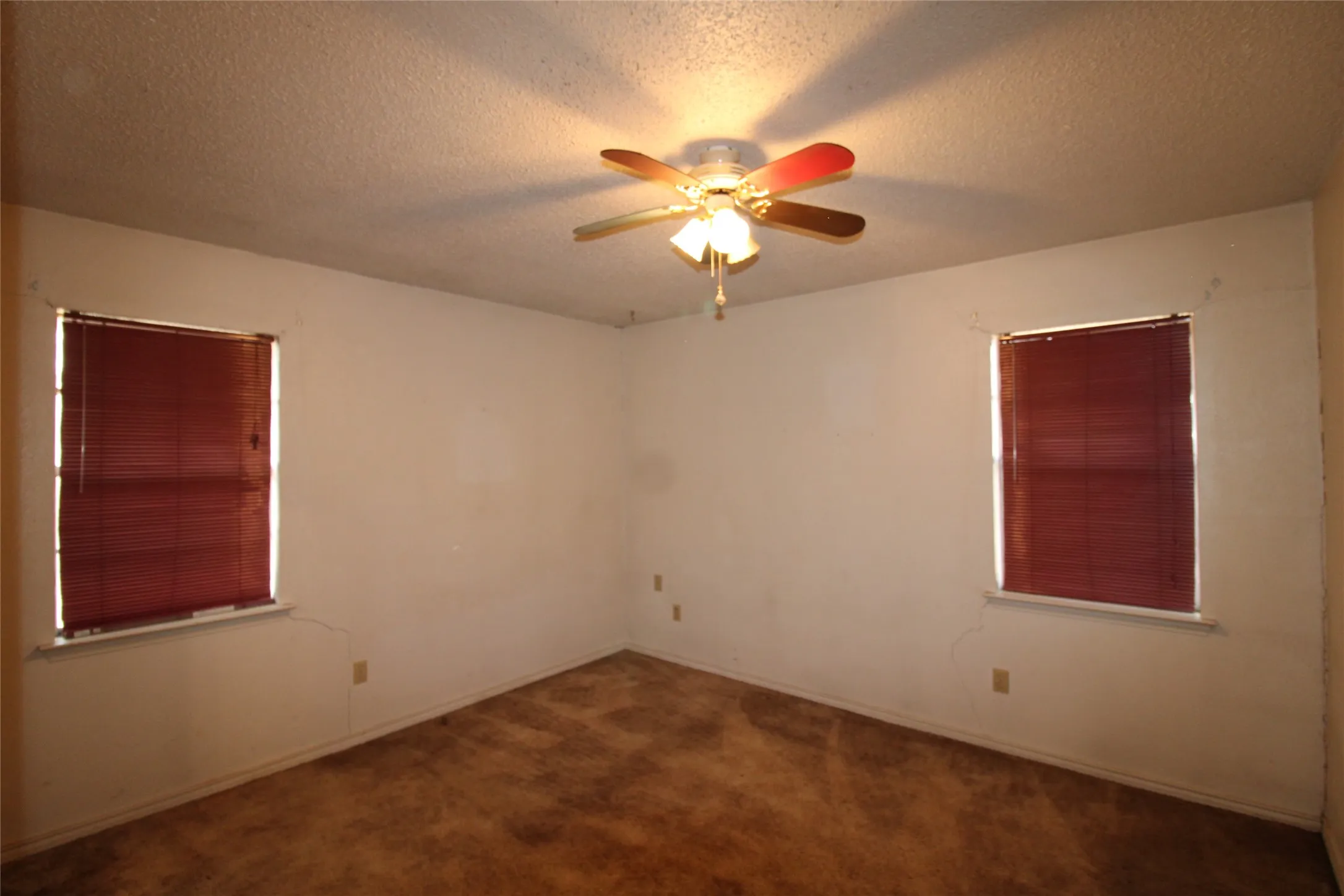 Single Family Residence For Sale in Henderson County , 6681 FM 3054, Malakoff, Texas 75148, 3 Bedroom, 2 Bathroom, Garage spaces, 1,670 Sqft, built in 1975, Preowned, mls#21190622, Real Estate Agent in Malakoff, Homes For Sale in Henderson county, Homes For Sale in Malakoff, Realtor in Malakoff Texas, Real Estate Brokerage Independent Realty Texas, Luminita Cordes Realtor