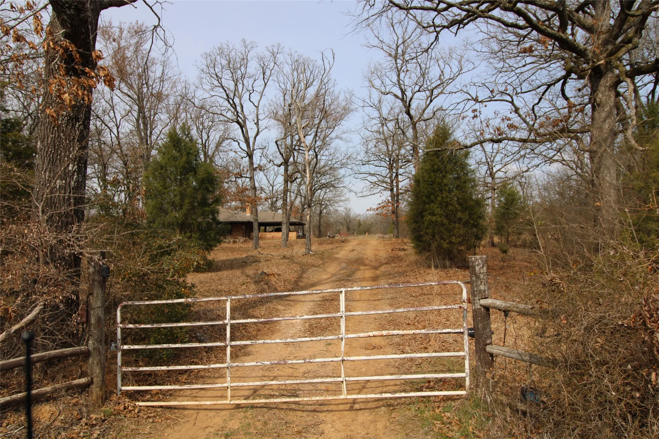 Single Family Residence For Sale in Henderson County , 6681 FM 3054, Malakoff, Texas 75148, 3 Bedroom, 2 Bathroom, Garage spaces, 1,670 Sqft, built in 1975, Preowned, mls#21190622, Real Estate Agent in Malakoff, Homes For Sale in Henderson county, Homes For Sale in Malakoff, Realtor in Malakoff Texas, Real Estate Brokerage Independent Realty Texas, Luminita Cordes Realtor