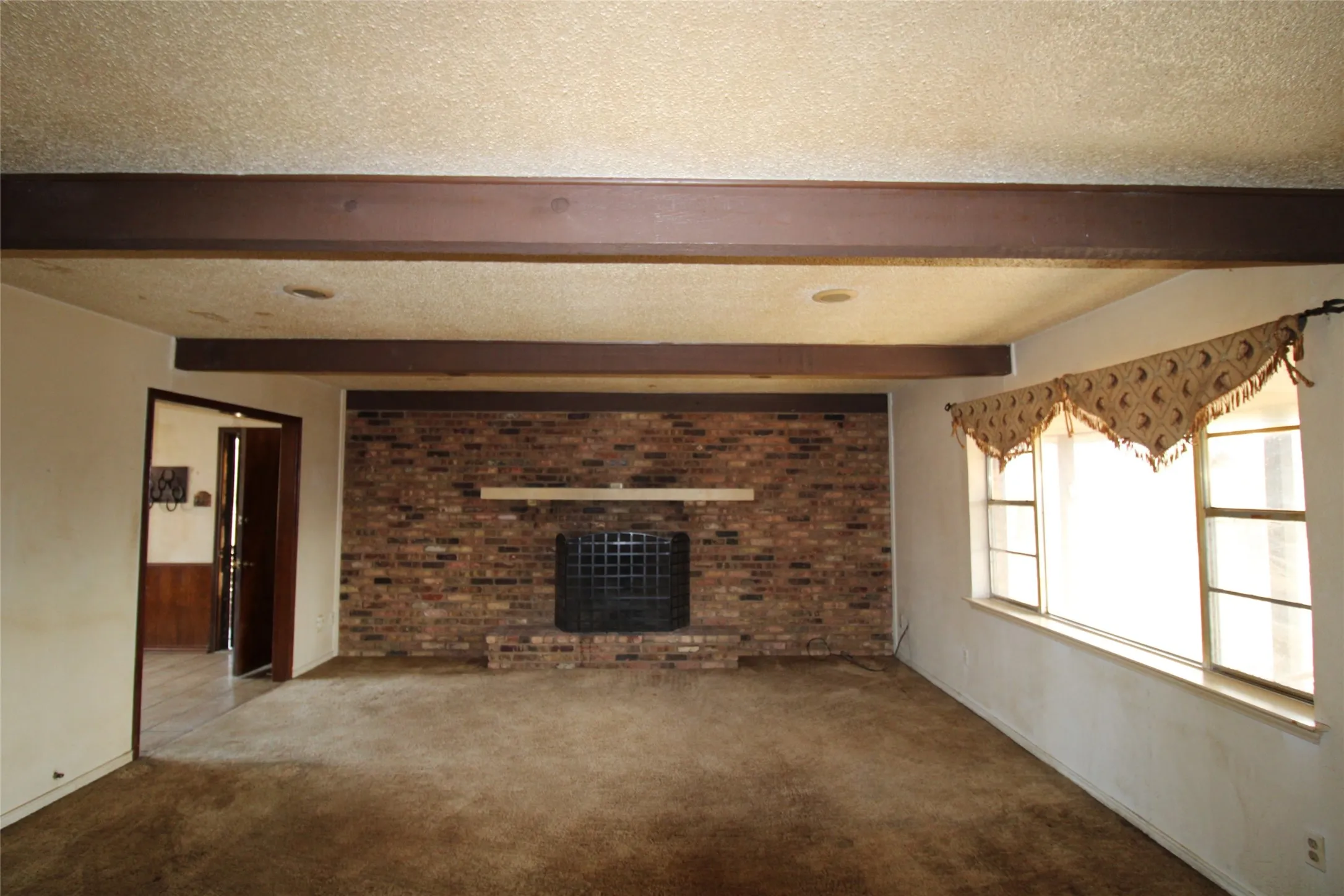 Single Family Residence For Sale in Henderson County , 6681 FM 3054, Malakoff, Texas 75148, 3 Bedroom, 2 Bathroom, Garage spaces, 1,670 Sqft, built in 1975, Preowned, mls#21190622, Real Estate Agent in Malakoff, Homes For Sale in Henderson county, Homes For Sale in Malakoff, Realtor in Malakoff Texas, Real Estate Brokerage Independent Realty Texas, Luminita Cordes Realtor